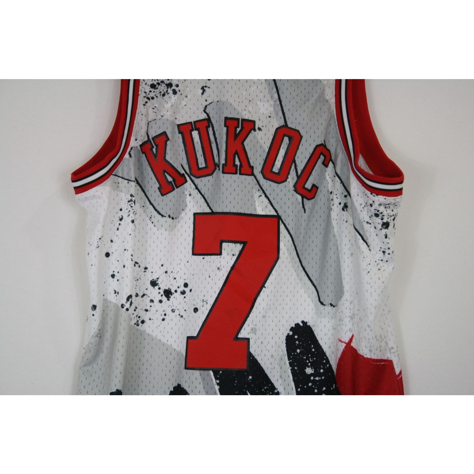 Mitchell & Ness Mitchell & Ness Toni Kukoc Chicago Bulls Throwback Jersey M Size M / US 6-8 / IT 42-44 - 6 Thumbnail