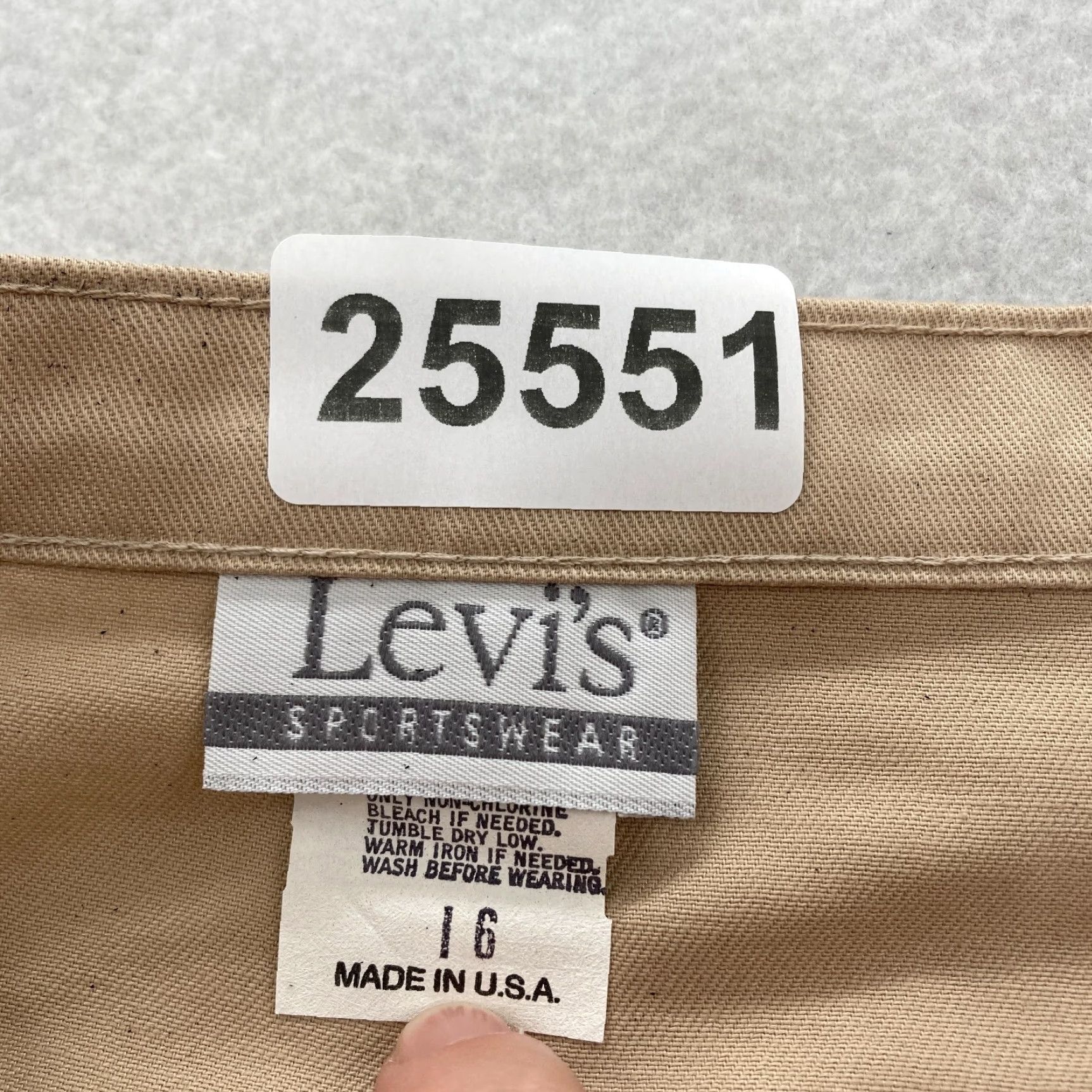 Levi's Levi's Sportswear Pants Women's 16 Khaki Beige Pleated Relaxed Taper NWT Jeans Pants Size 38" / US 16 / IT 52 - 6 Thumbnail