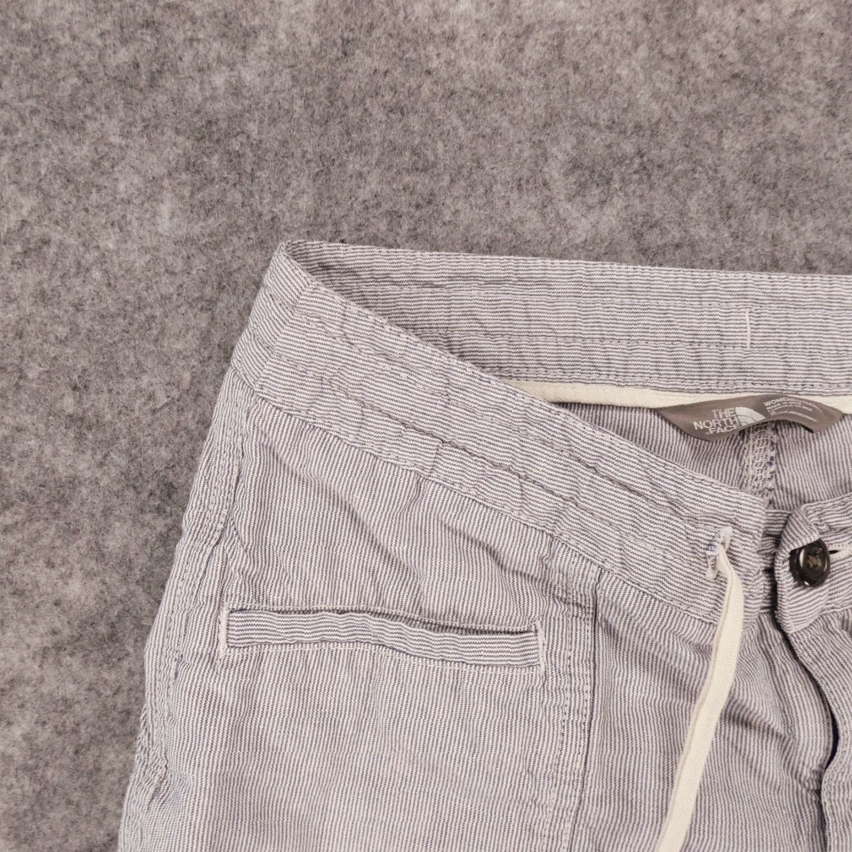 The North Face The North Face Shorts Womens 2 Flat Front Blue White Pin Stripe Drawstring Size 26" / US 2 / IT 38 - 2 Thumbnail