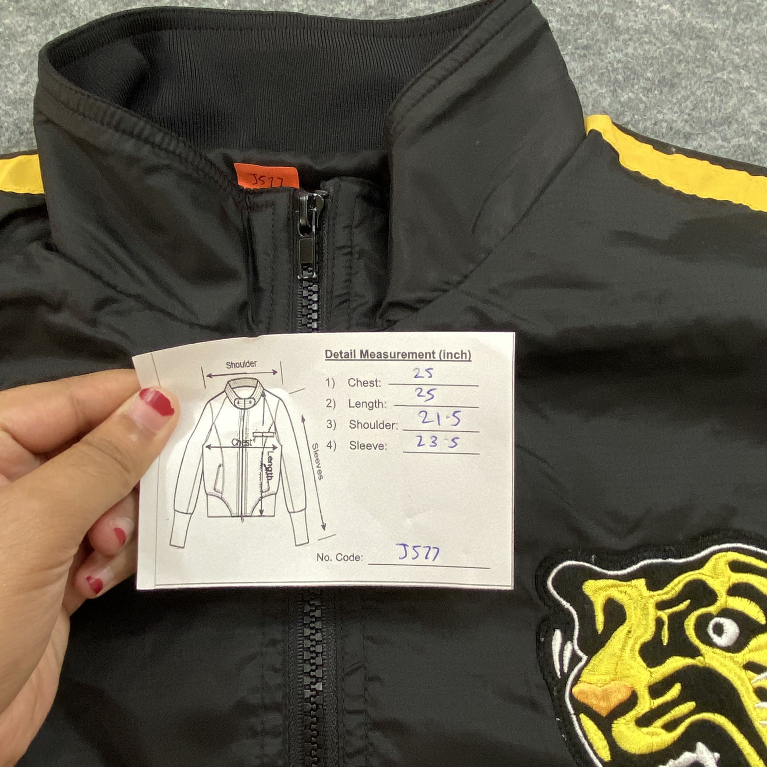 Japanese Brand VINTAGE Hanshin Tigers Japanese Baseball Bomber Jacket-J577 Size US L / EU 52-54 / 3 - 12 Thumbnail