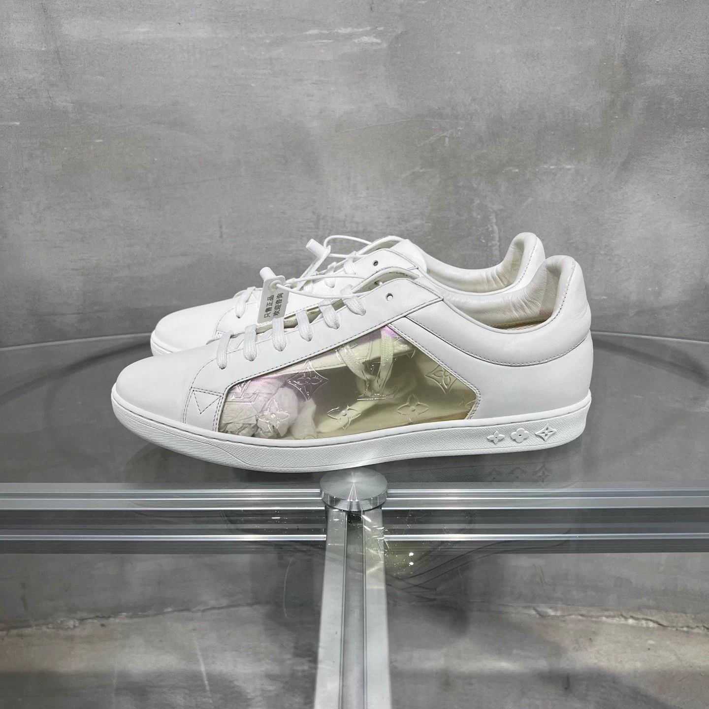 Louis Vuitton LV low-top white UK9 / 43 Size US 9 / EU 42 - 3 Thumbnail