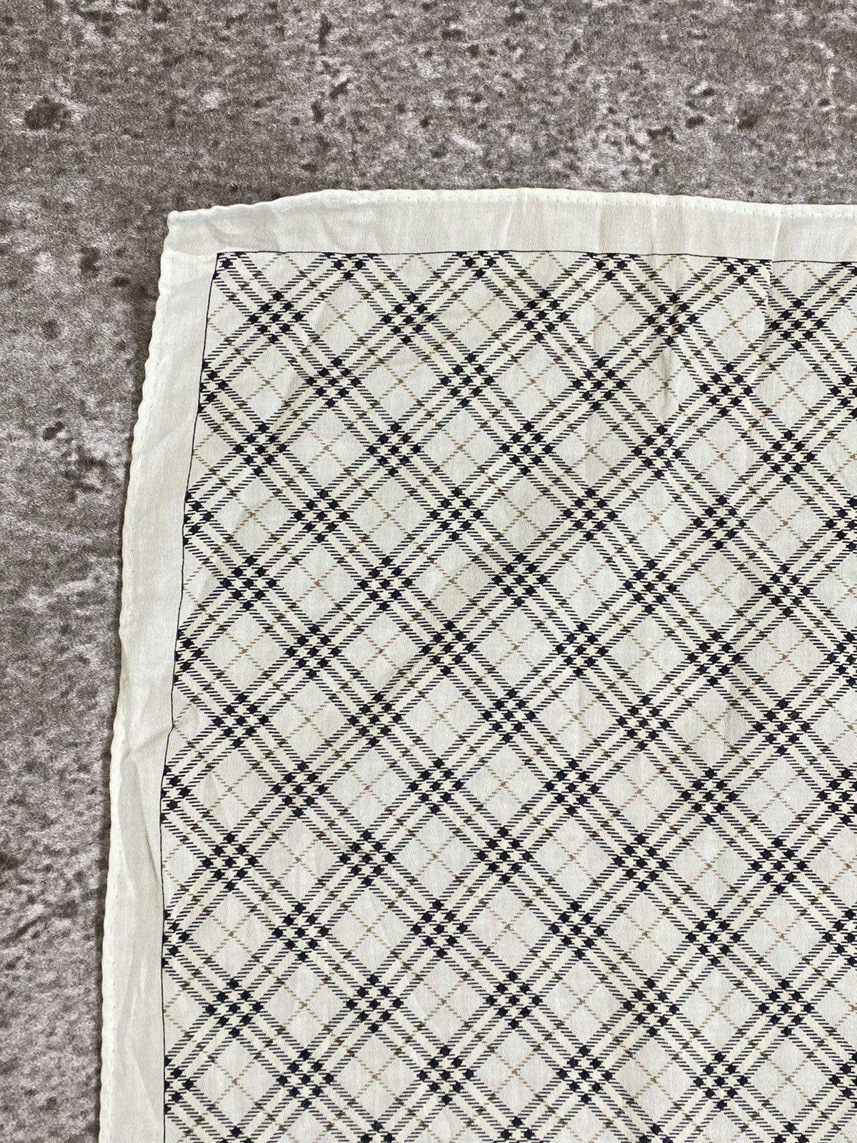 Burberry Burberry Handkerchief / Bandana / Neckerchief Size ONE SIZE - 5 Thumbnail