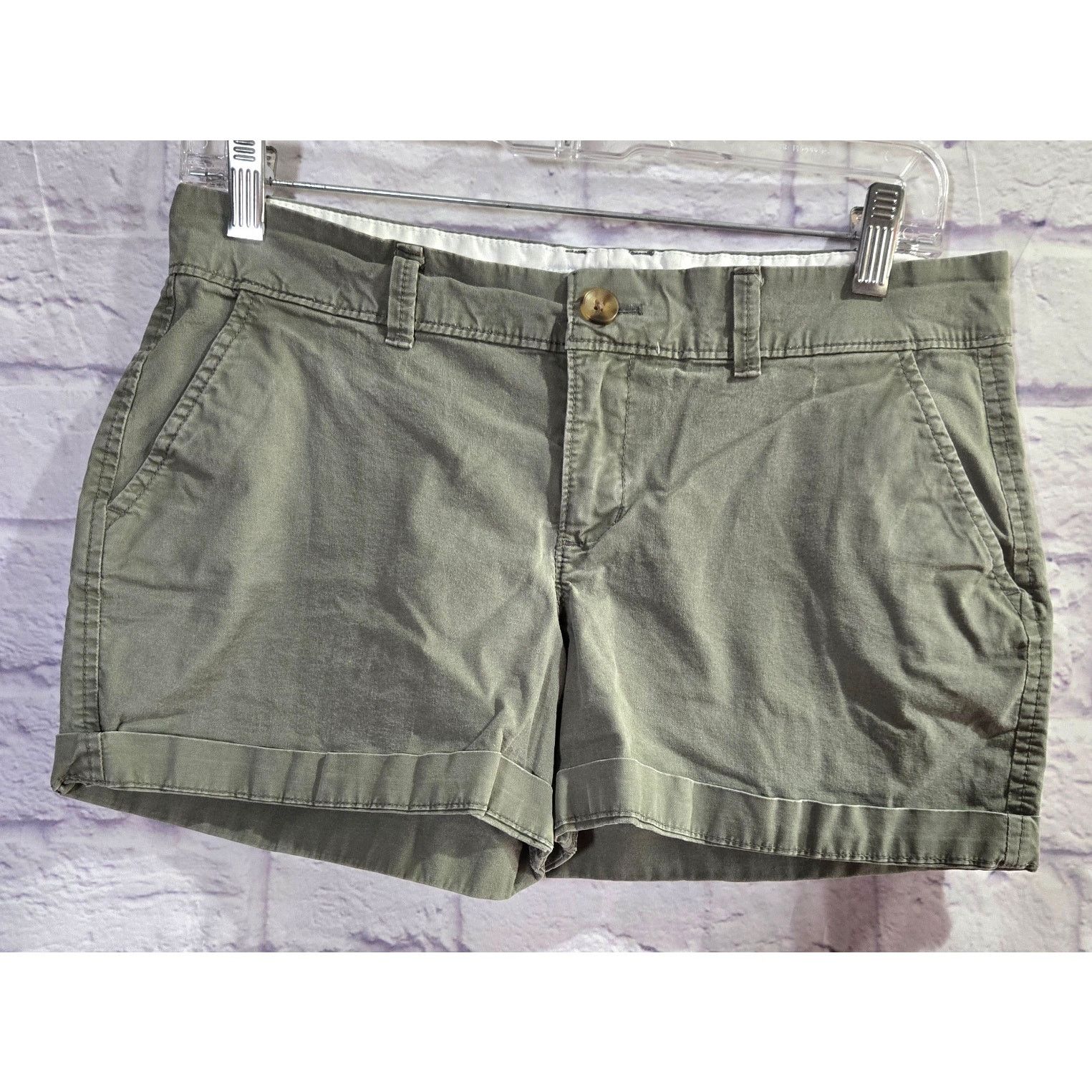 Old Navy Old Navy Army Green Chino Shorts 2 Slashed Pockets Stretch Size 26" / US 2 / IT 38 - 1 Thumbnail