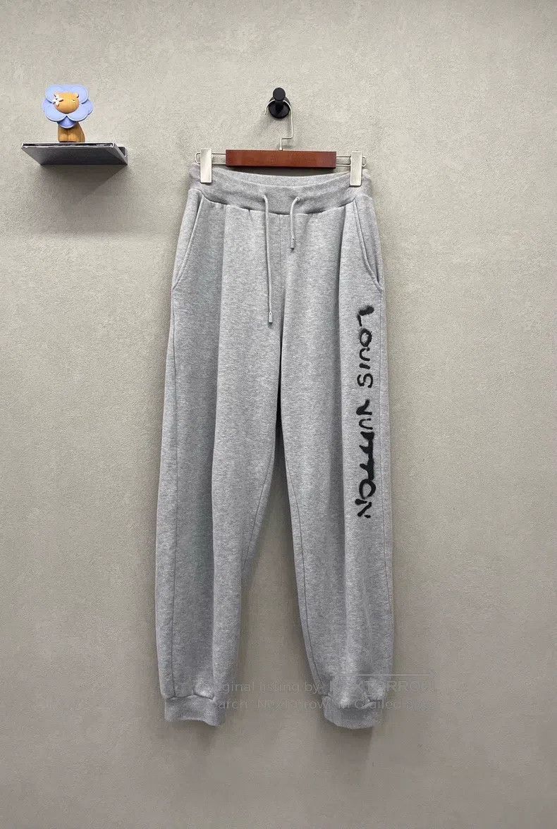 Louis Vuitton Louis Vuitton size xs Gray drawstring sweatpants Size US 28 / EU 44 - 1 Thumbnail