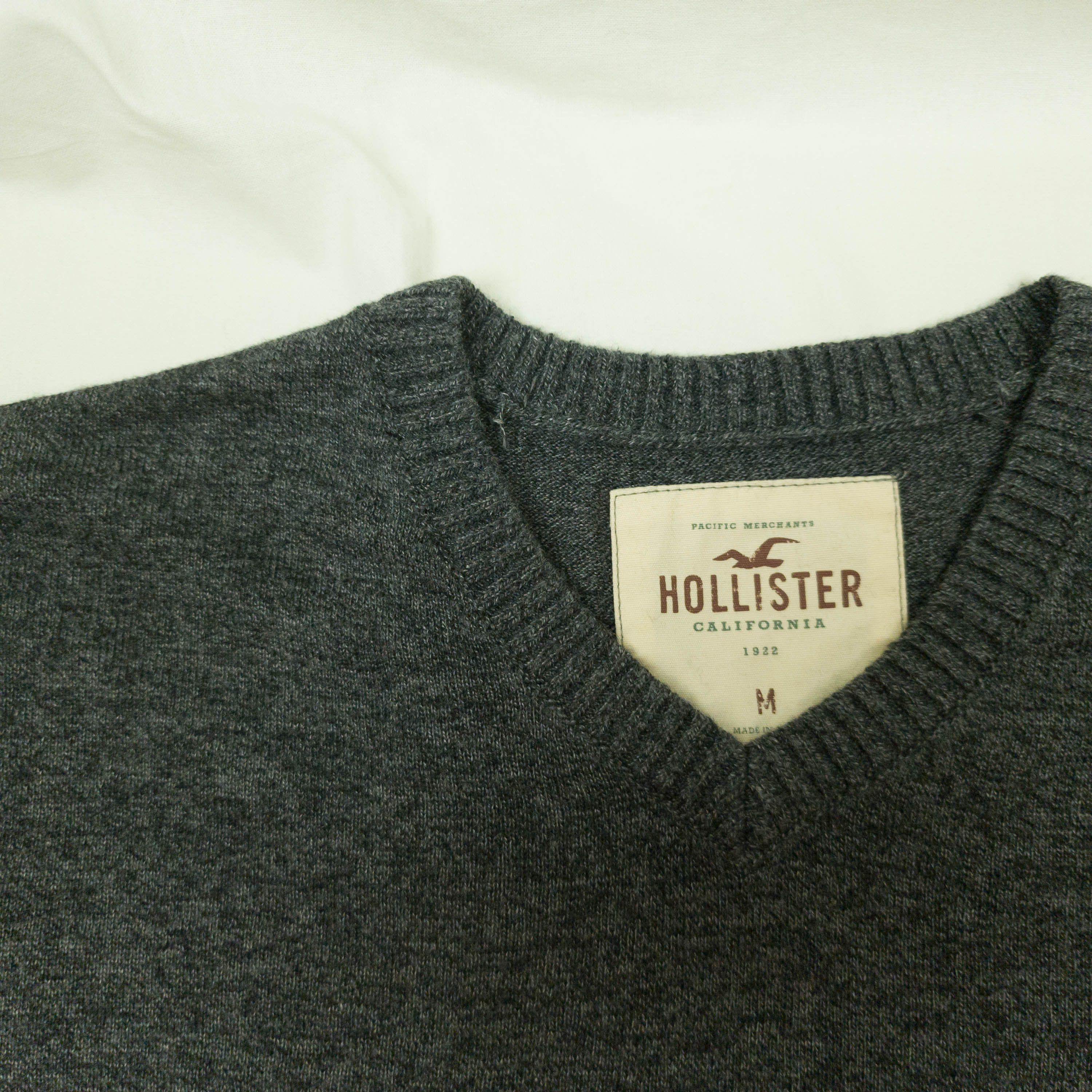 Hollister Hollister mens jumper size M vgc Size US M / EU 48-50 / 2 - 5 Thumbnail
