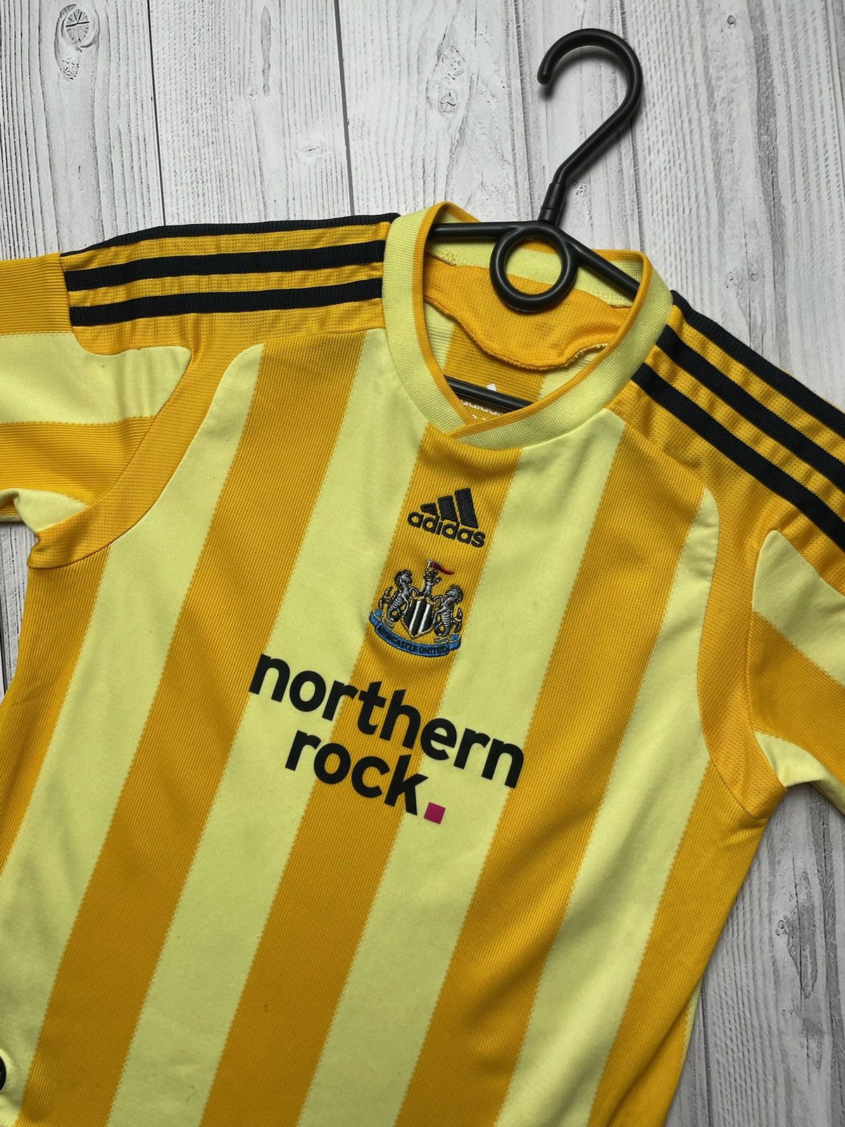 Adidas × Vintage Vintage adidas New Castle United soccer jersey yellow kids S Size US S / EU 44-46 / 1 - 2 Thumbnail