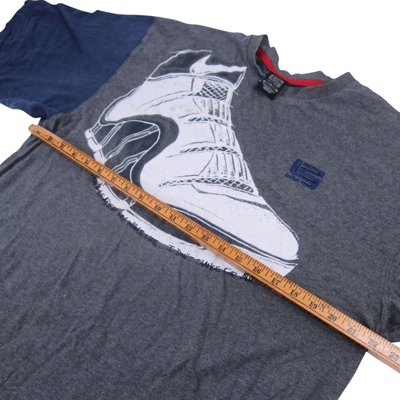 Nike VINTAGE Nike Lebron Air Zoom 4 T-Shirt Mens Large Grey Graphic Shirt 90s 00s Mens Size US L / EU 52-54 / 3 - 5 Thumbnail