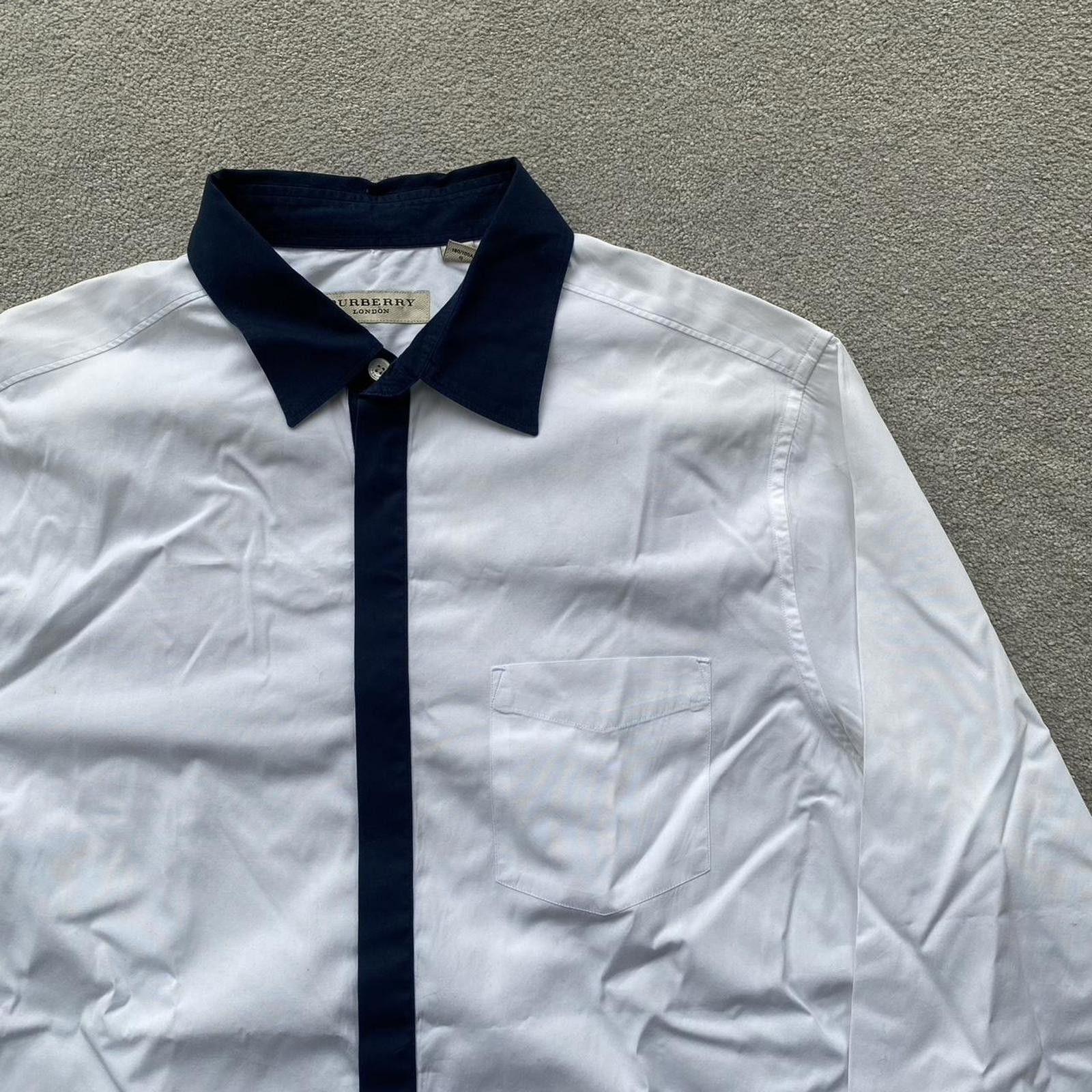 Burberry Burberry Concealed Button Up Shirt Size US L / EU 52-54 / 3 - 2 Thumbnail