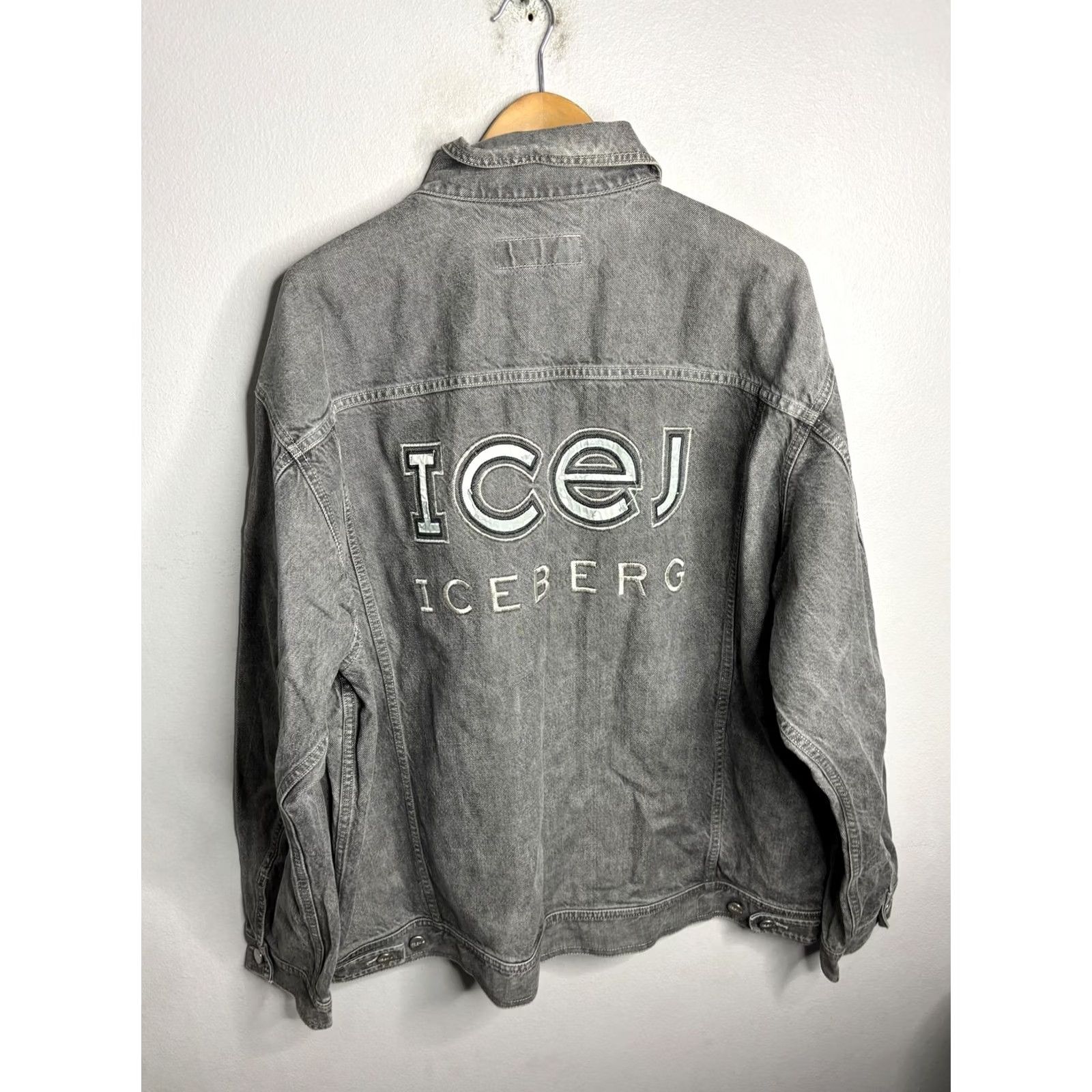 Vintage VINTAGE Iceberg Jacket Mens XL Denim Embroidered Italy 90s Size US L / EU 52-54 / 3 - 5 Thumbnail