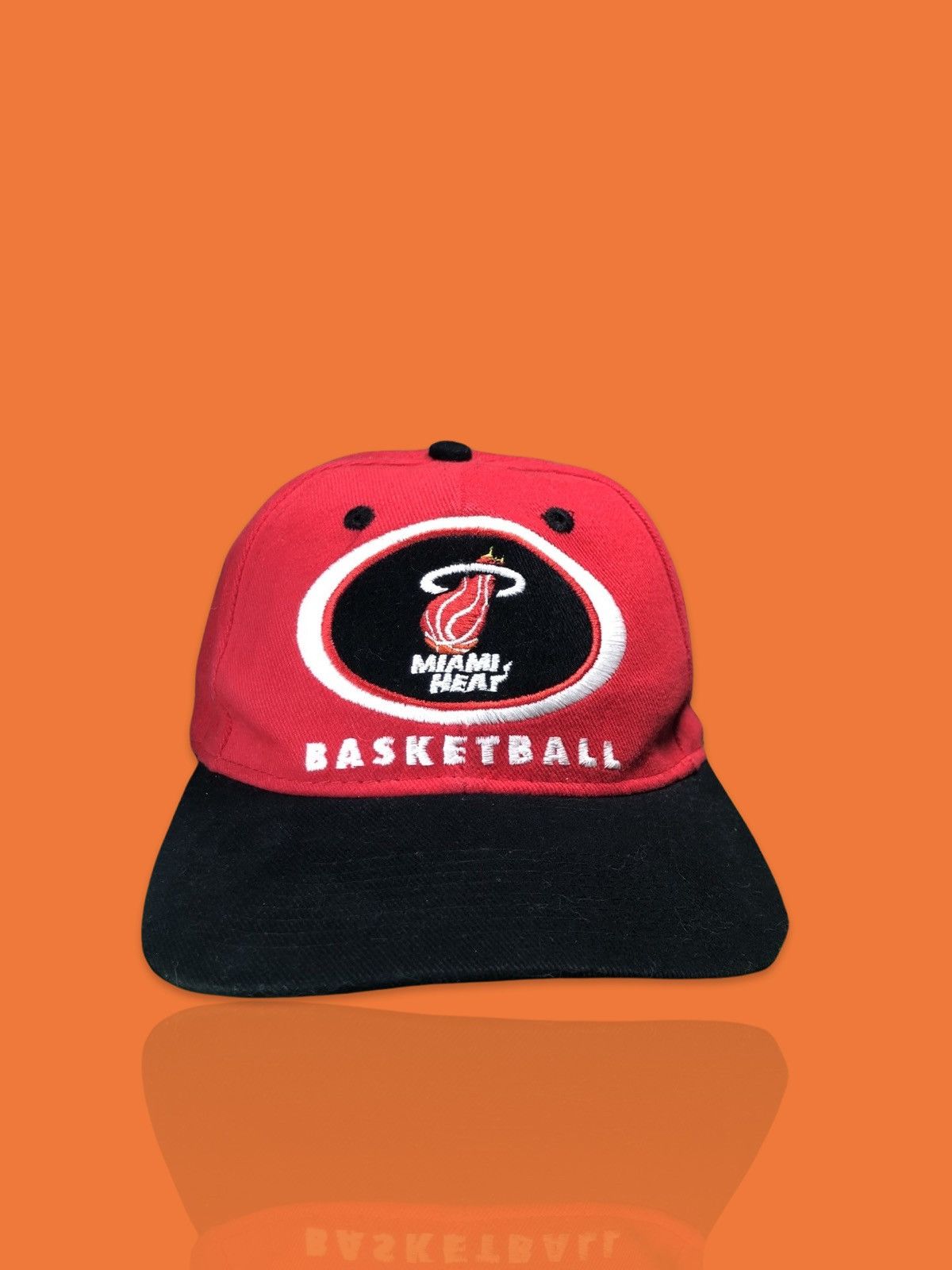 Drew Pearson × NBA × Vintage 90s Miami Heat Snapback Hat Size ONE SIZE - 1 Thumbnail
