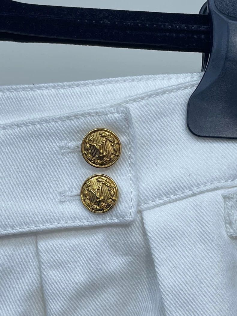Louis Vuitton Louis Vuitton White denim shorts with gold buttons shorts 2 Size US 34 / EU 50 - 4 Thumbnail