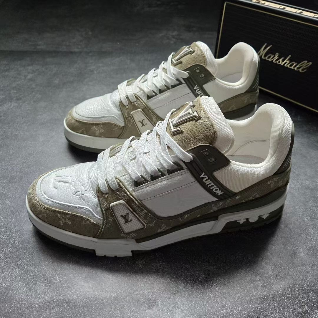 Louis Vuitton Louis Vuitton Training Green Lowtop Sneakers 25 Men Size US 10 / EU 43 - 1 Thumbnail