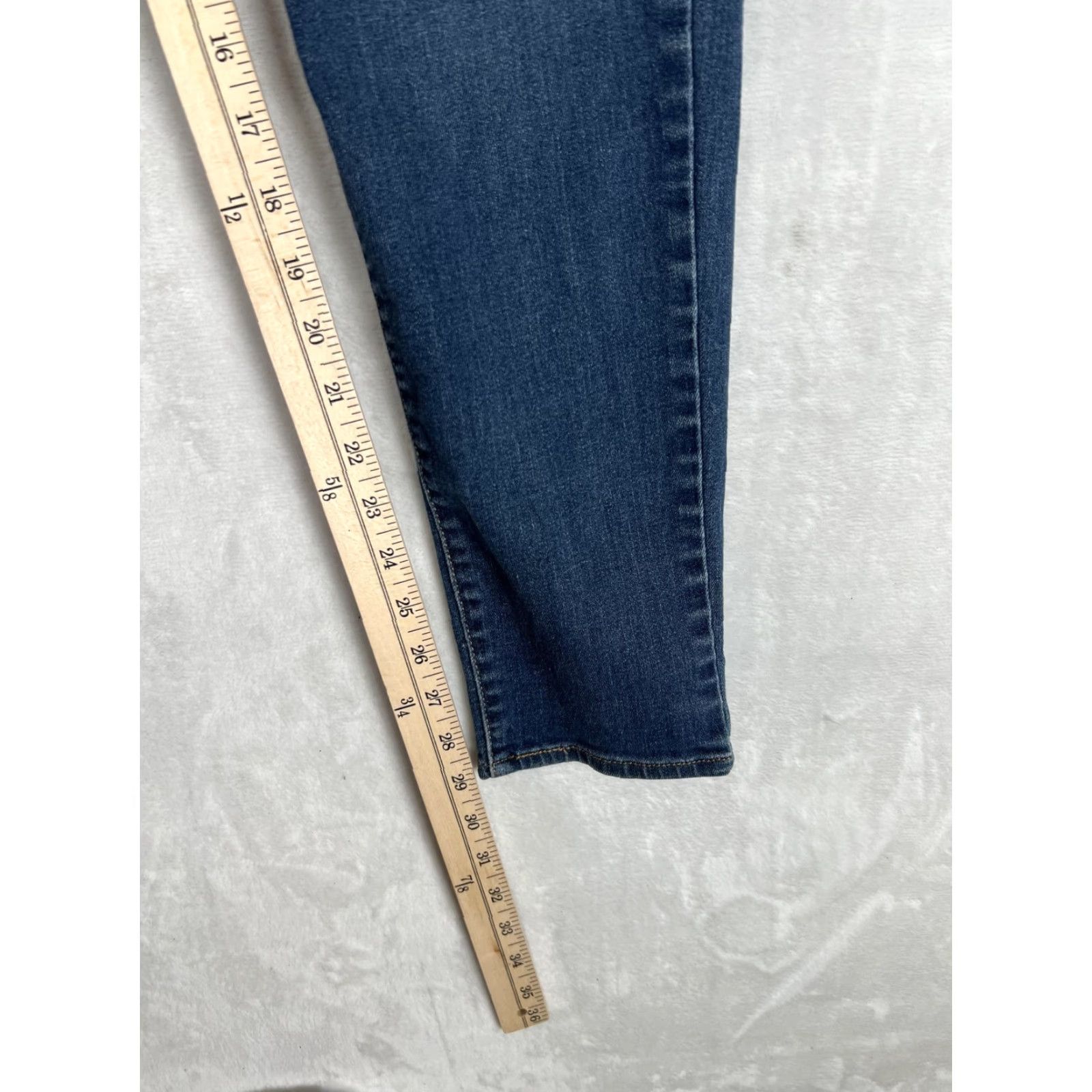 Levi's Levi's Skinny Jegging Jeans Women's 18 Blue Medium Wash Plus Stretch Denim Jeans Slim Pockets Size 40" / US 18 - 3 Thumbnail