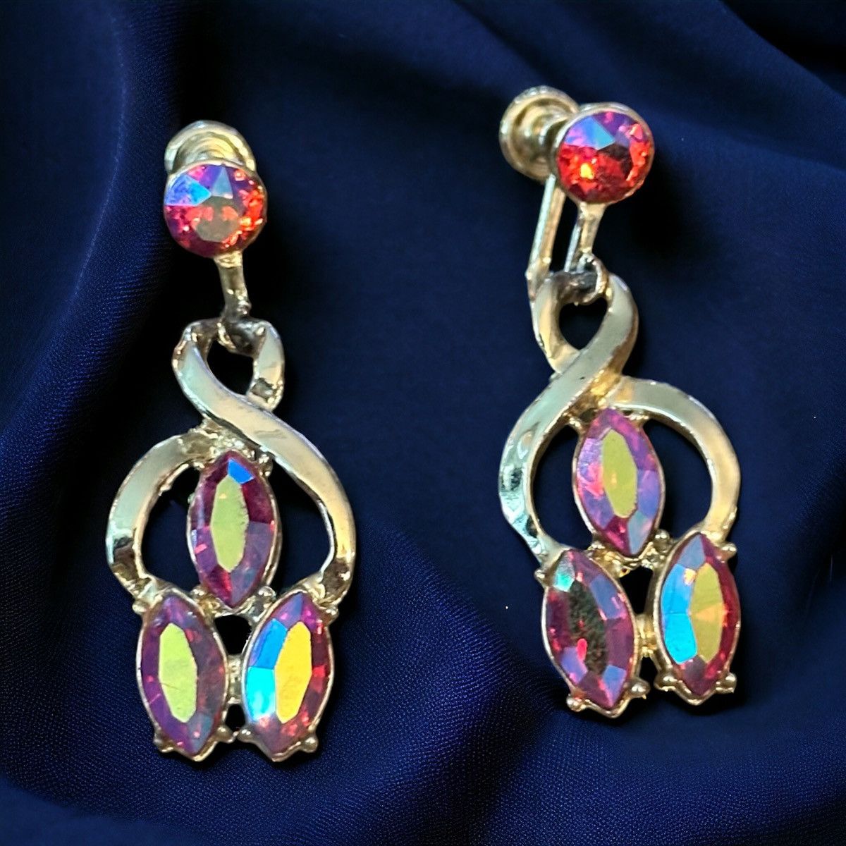 Vintage Vintage red AB rhinestone screw back dangle earrings Size ONE SIZE - 1 Thumbnail