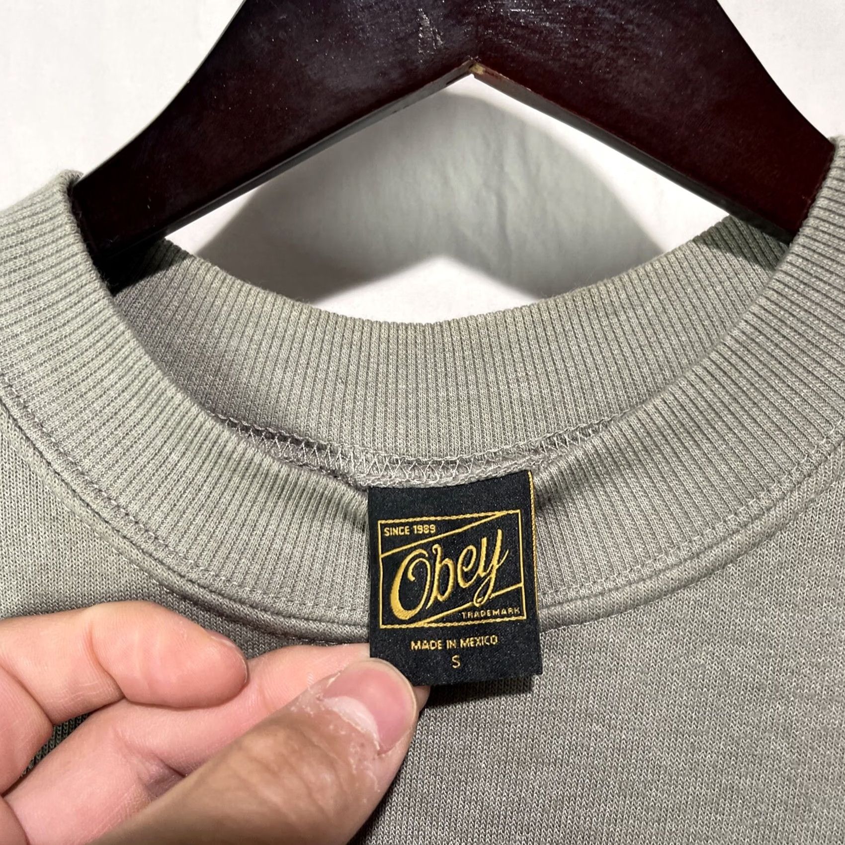 Obey OBEY Sweater Mens Small Worldwide Graphic Print Fleece Pullover Gray Crew Neck Regular Fit Christmas, College, Outdoor, 1990s Style Size US S / EU 44-46 / 1 - 5 Thumbnail