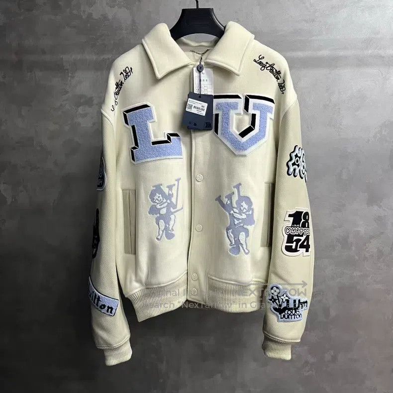 Louis Vuitton Louis Vuitton size 60 White contrast patchwork monogram car Size US M / EU 48-50 / 2 - 1 Thumbnail