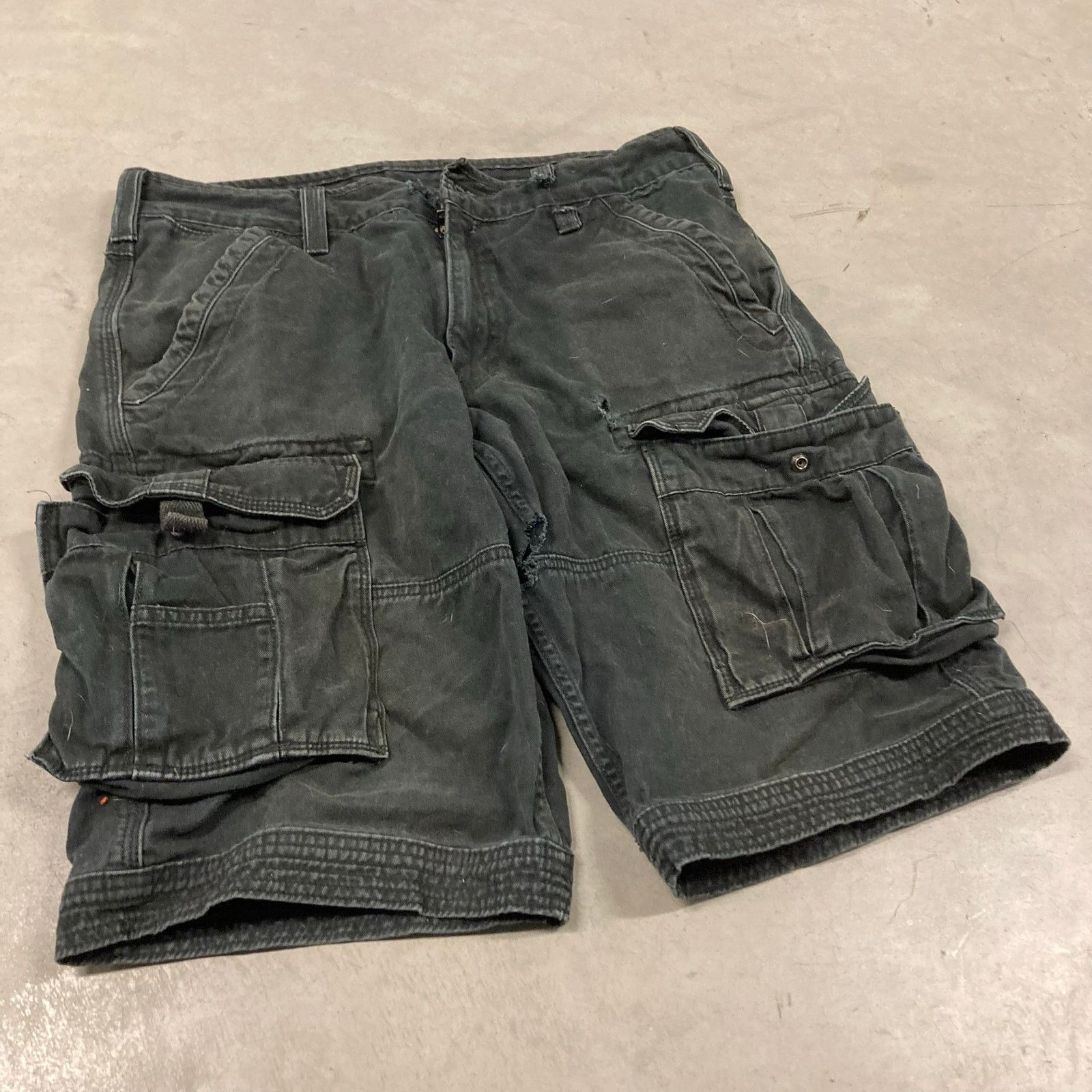 Levi's × Vintage Y2k Baggy Levi’s cargo shorts 32 Size US 32 / EU 48 - 1 Thumbnail