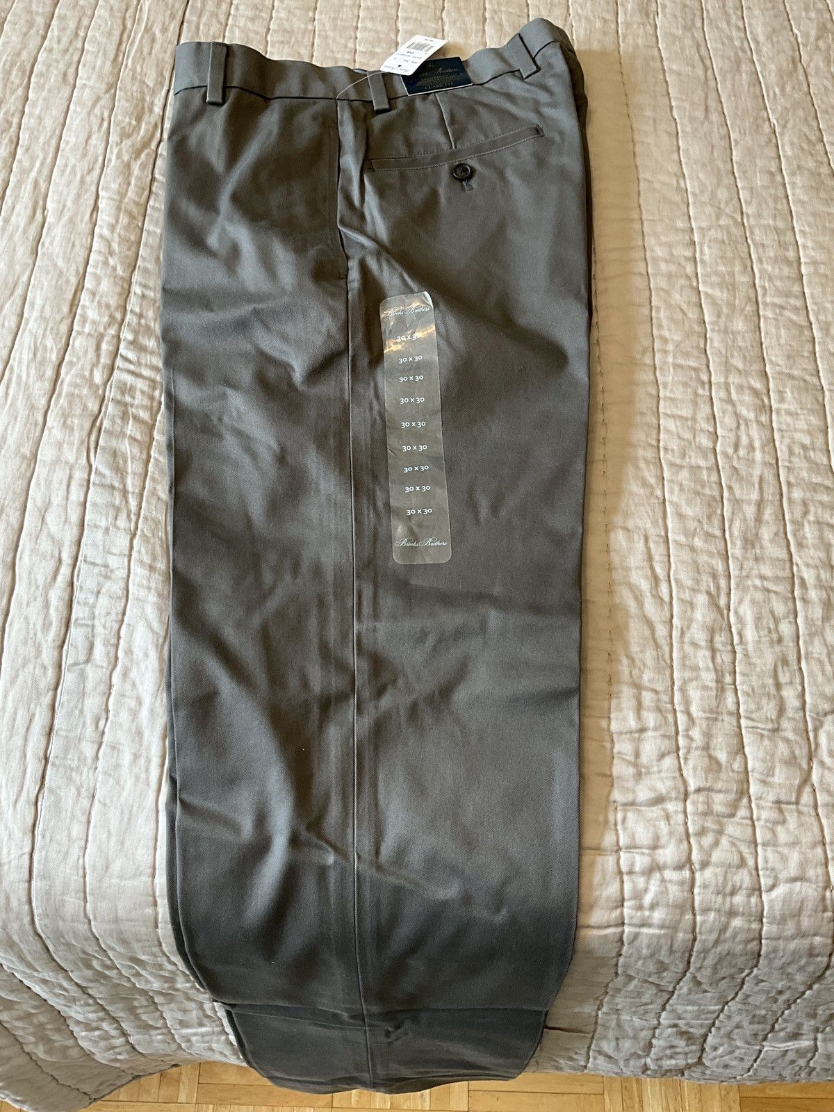Brooks Brothers Brooks brothers grey Clark fit light weight pants Size US 30 / EU 46 - 2 Thumbnail