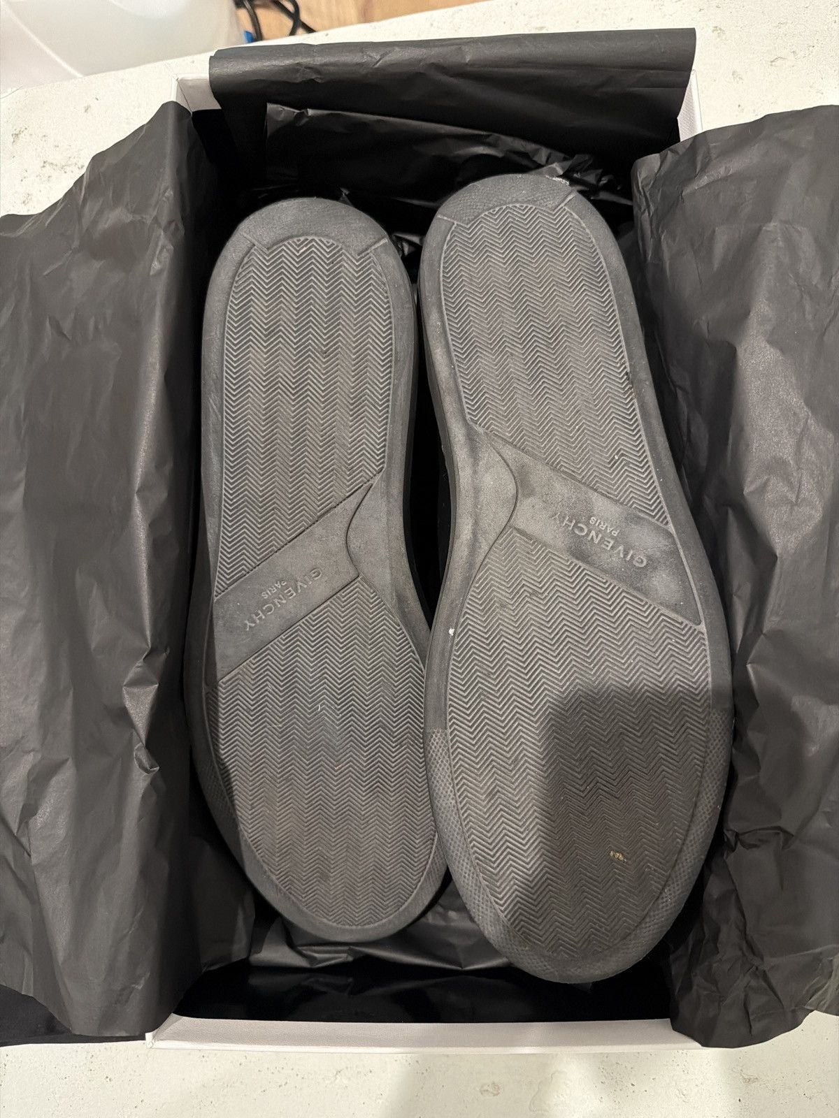 Givenchy Givenchy Low Top Leather Sneaker Size US 8.5 / EU 41-42 - 10 Thumbnail