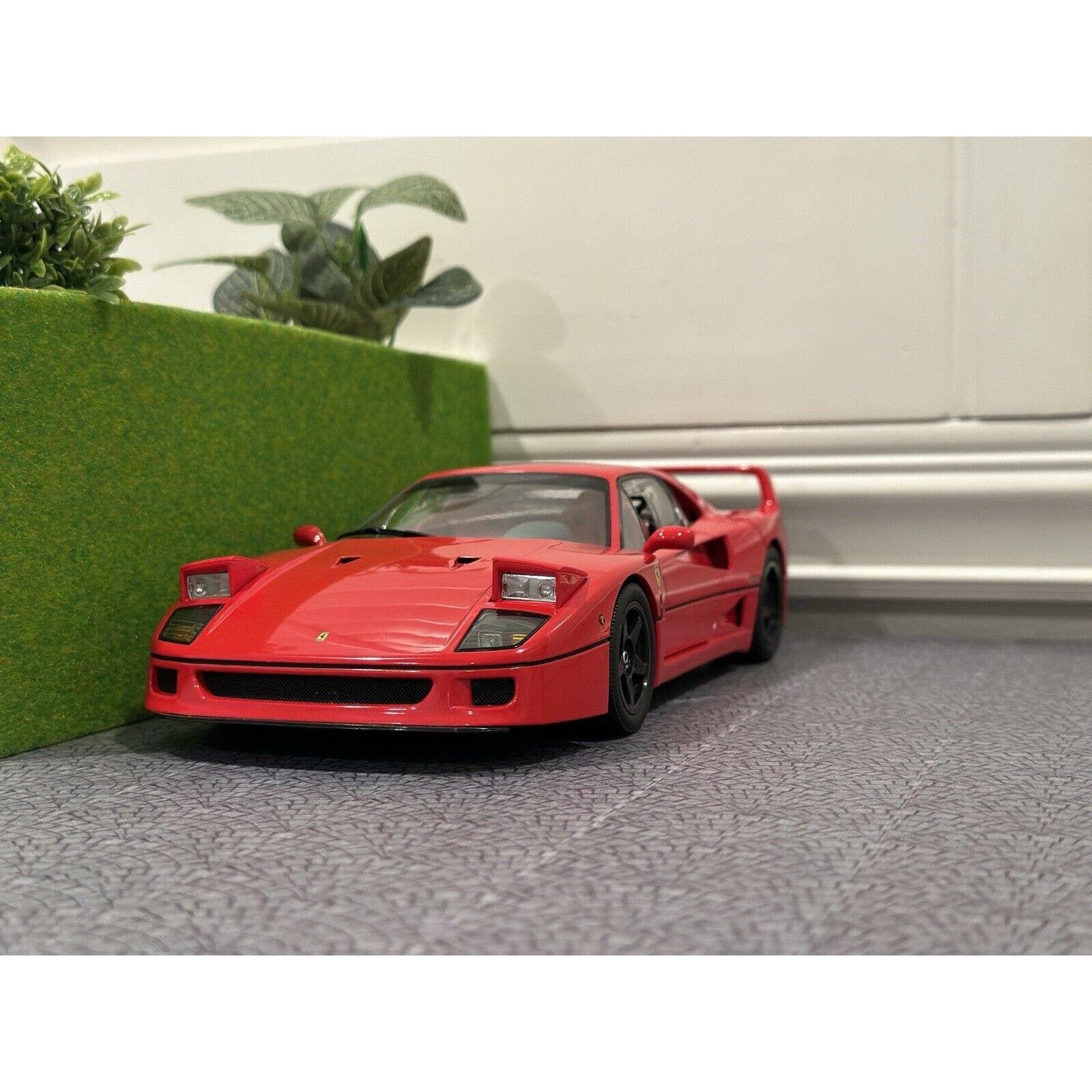 image of Kyosho Ferrari F40 Light Weight 1/18 in Red, Men's