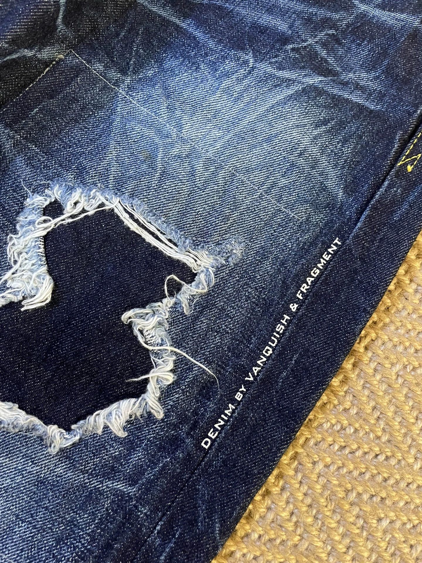 Vanquish VANQUISH x FRAGMENT Rex Mud Distressed Jeans W30 New Size US 30 / EU 46 - 5 Thumbnail