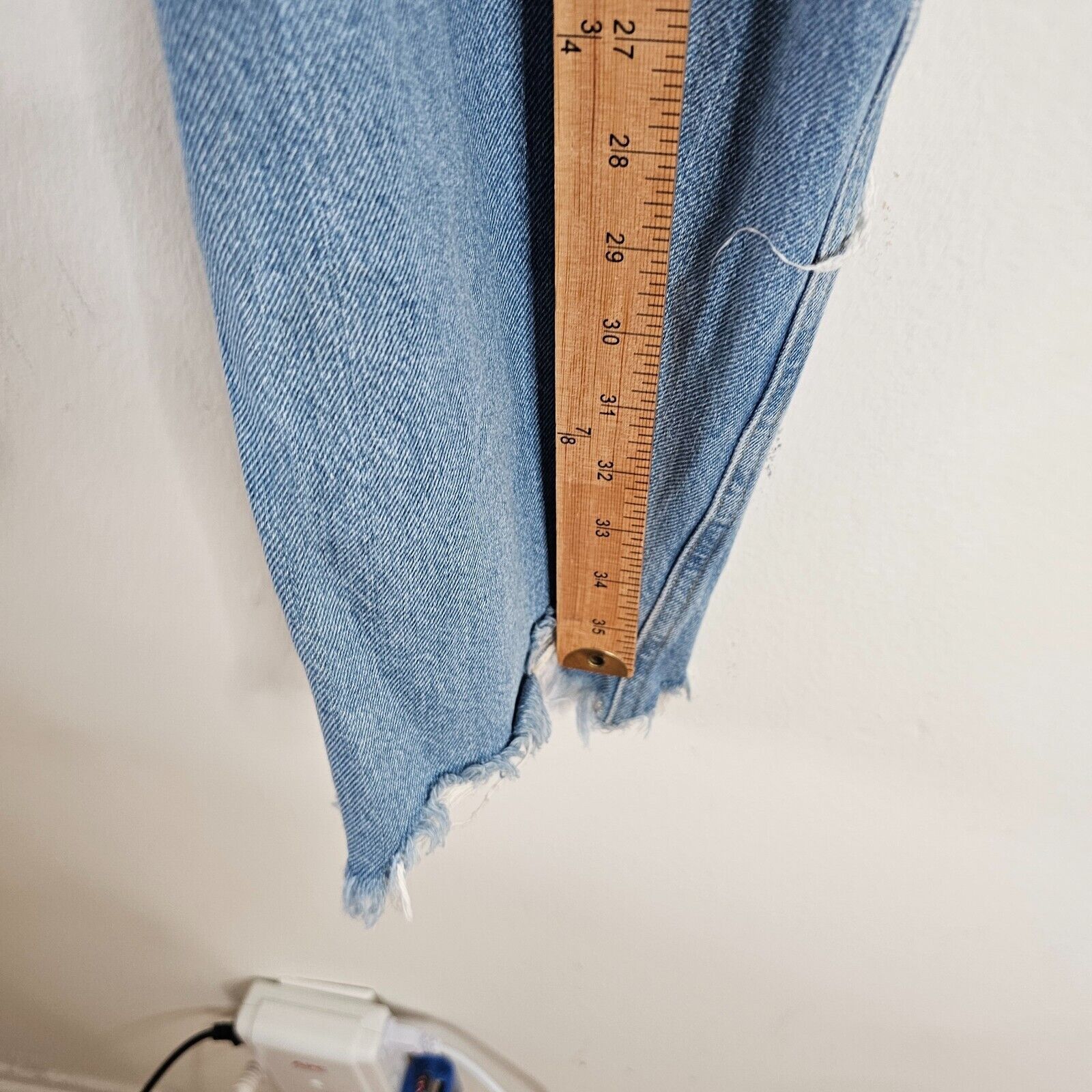 Other We The Free Med Wash Button-Fly Distress Raw Hem Crop Jean Size 28" / US 6 / IT 42 - 7 Thumbnail