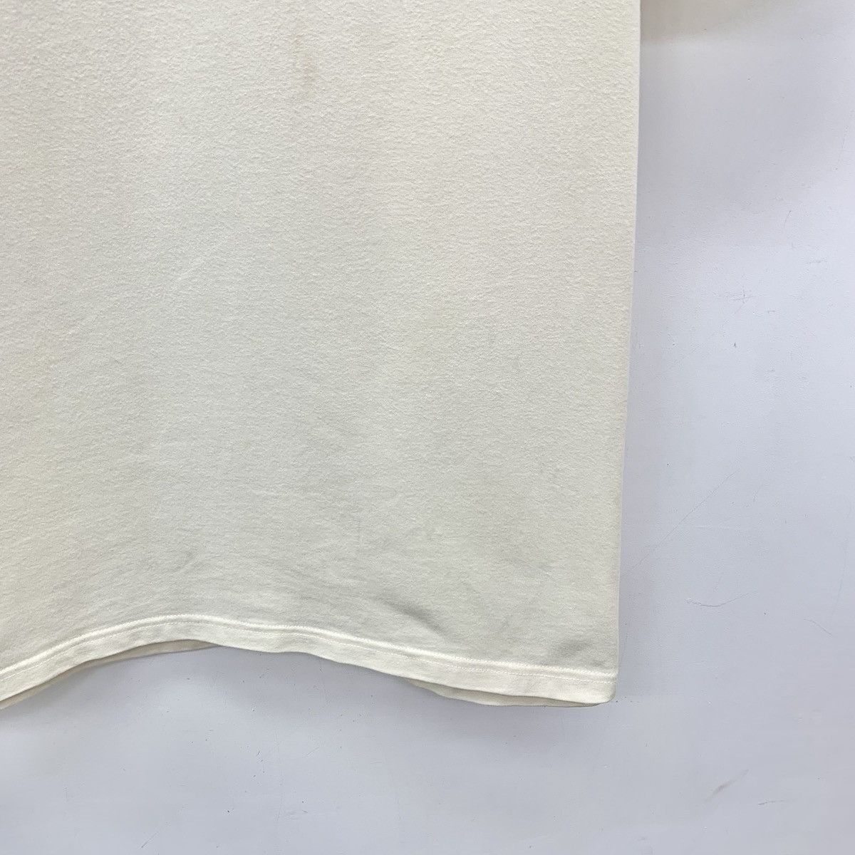 Burberry Burberry Off-White Letter Print Crew Neck T-shirt K26WX Size US XL / EU 56 / 4 - 4 Thumbnail