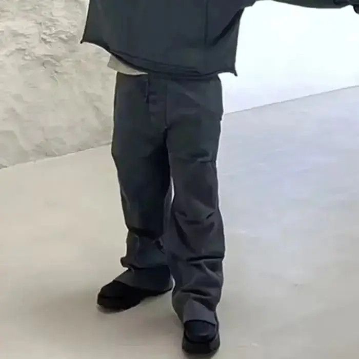 Japanese Brand Cleanfit Silhouette Slit Pleated Knee Cargo Pants Size US 34 / EU 50 - 2 Thumbnail
