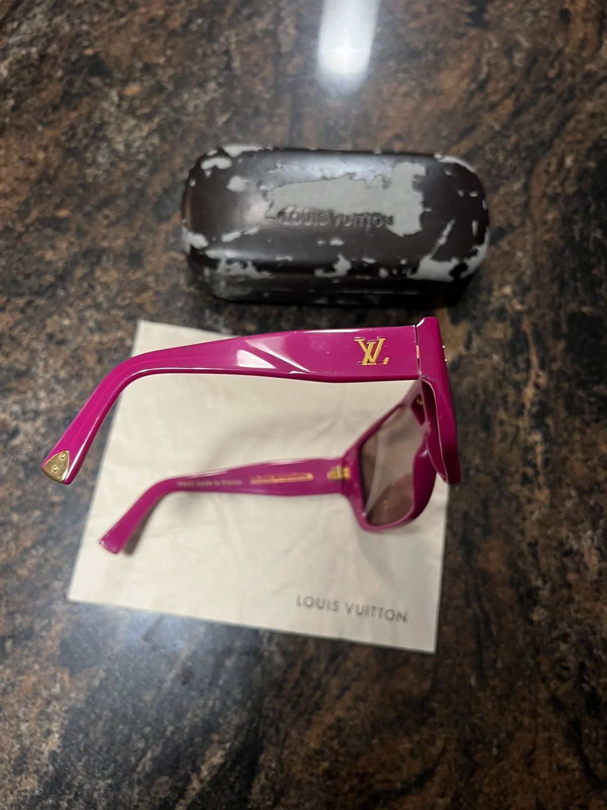 Louis Vuitton SEND OFFER ❗️Louis Vuitton Bindi Sunglasses Size ONE SIZE - 9 Thumbnail