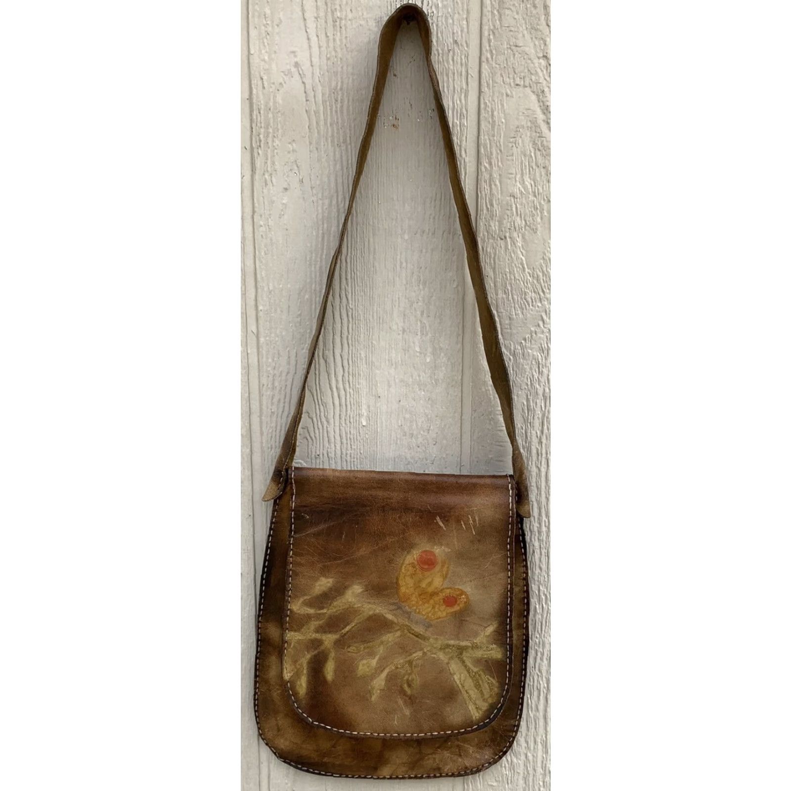 Vintage VINTAGE leather hippy shoulder bag butterfly front flap purse hippie chic boho butterfly Size ONE SIZE - 3 Thumbnail
