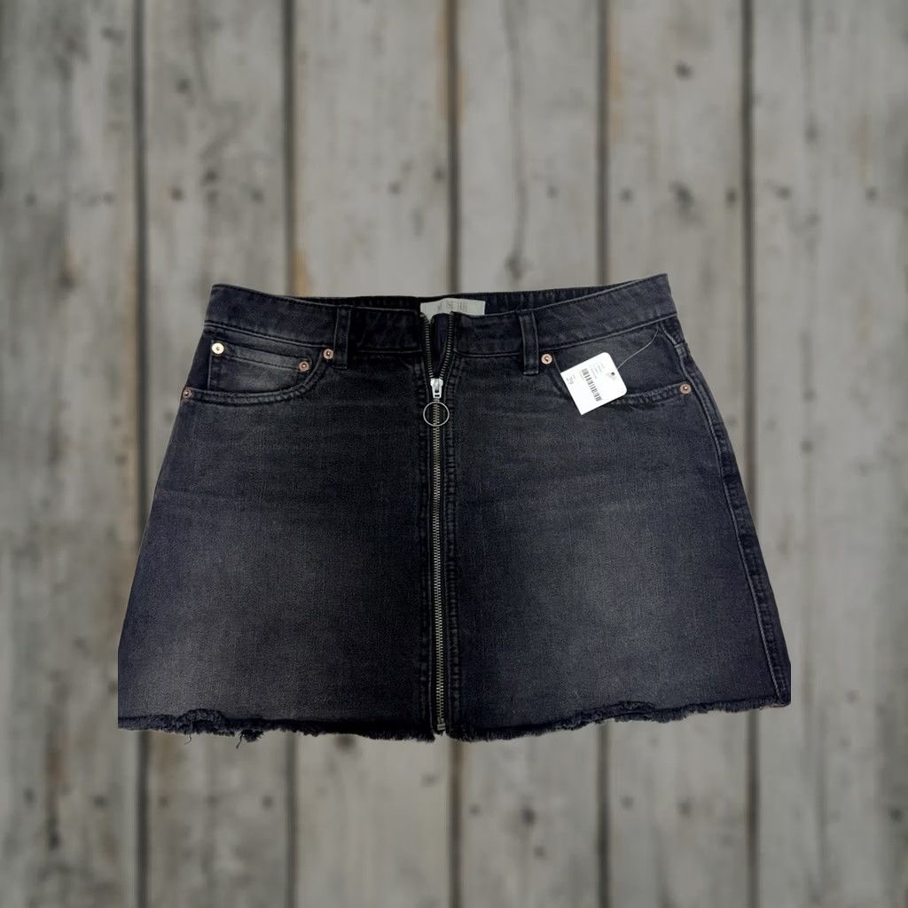 Vintage We The Free Denim Skirt Zip Front Raw Hem Black Women’s 29 NWT Skirt Mini Pockets Vintage? No Size 29" - 1 Thumbnail