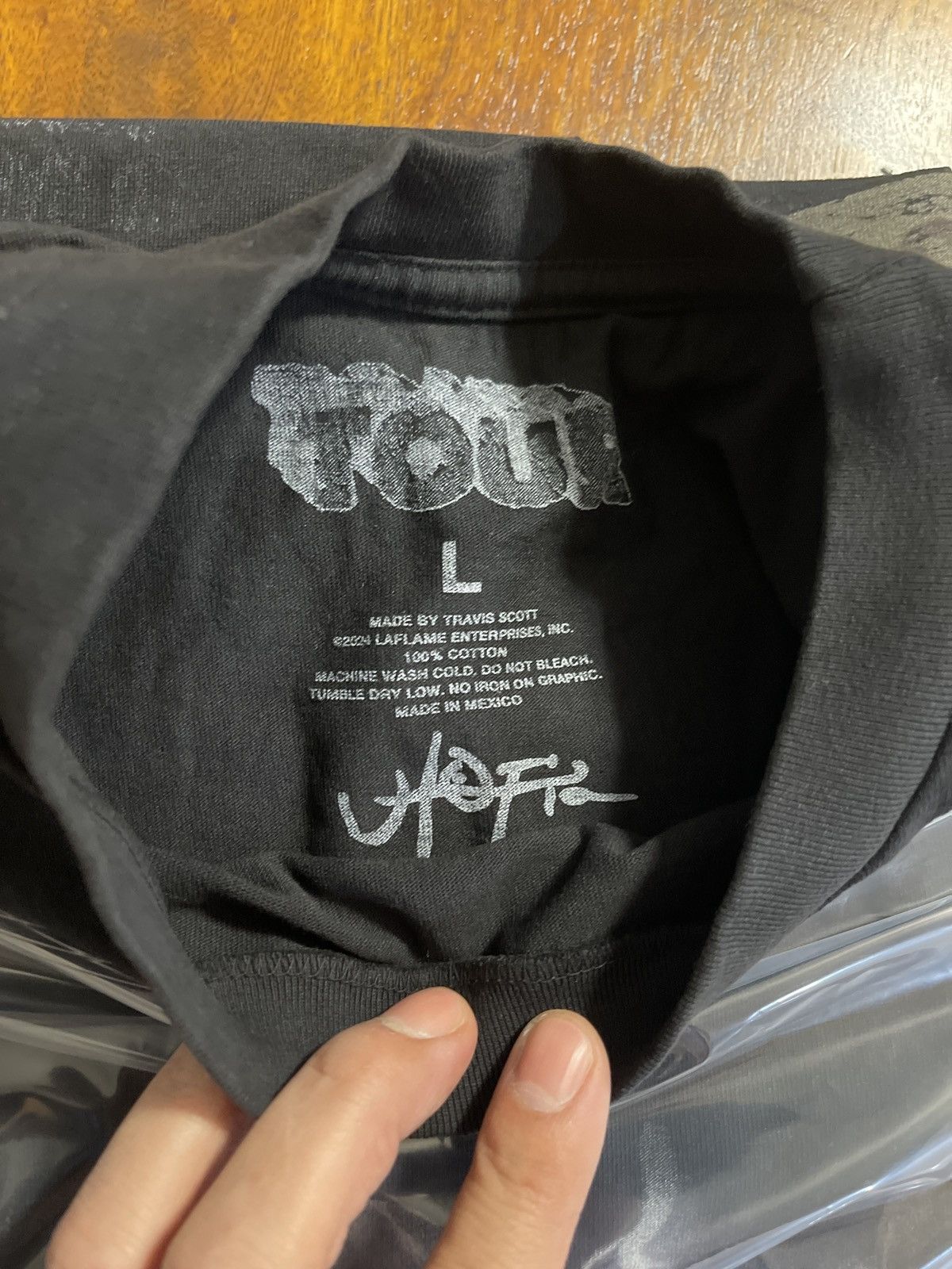 Travis Scott TRAVIS SCOTT CIRCUS MAXIMUS UTOPIA MERCH WHITE SHIRT SIZE L Size US L / EU 52-54 / 3 - 3 Thumbnail