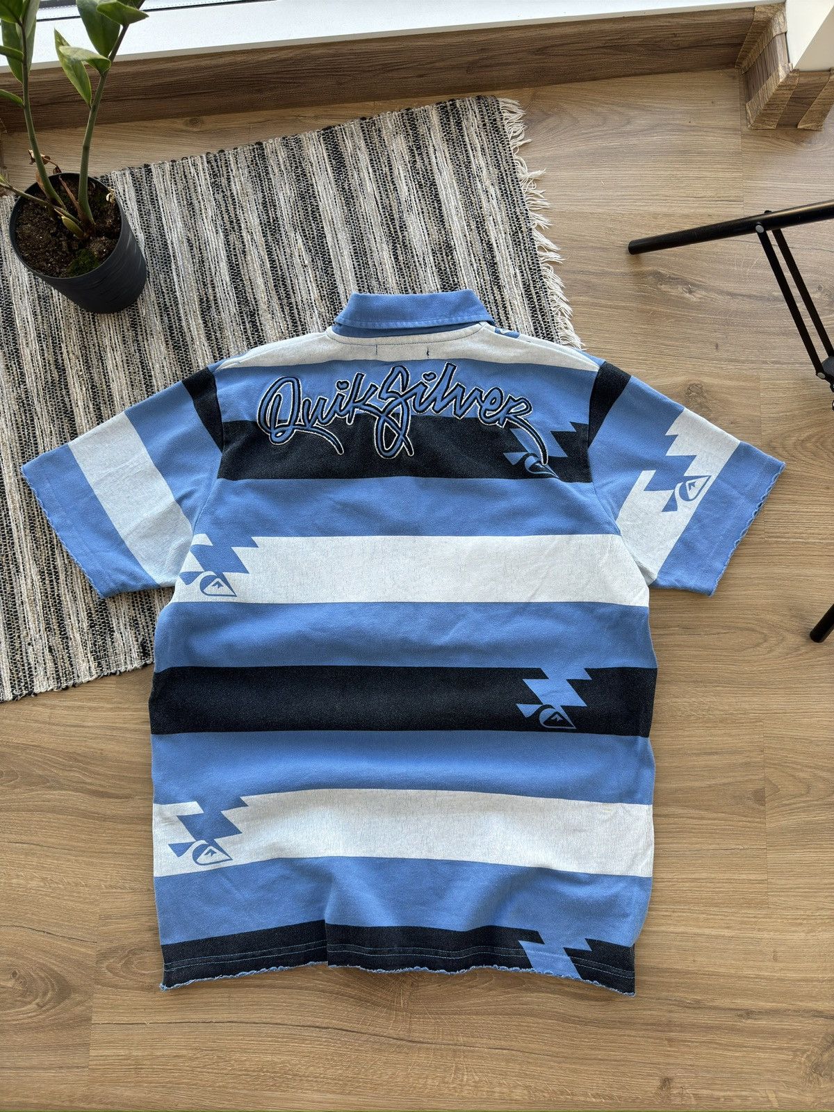 Quiksilver Quicksilver distressed rare monogram Y2K polo tee Size US M / EU 48-50 / 2 - 1 Thumbnail