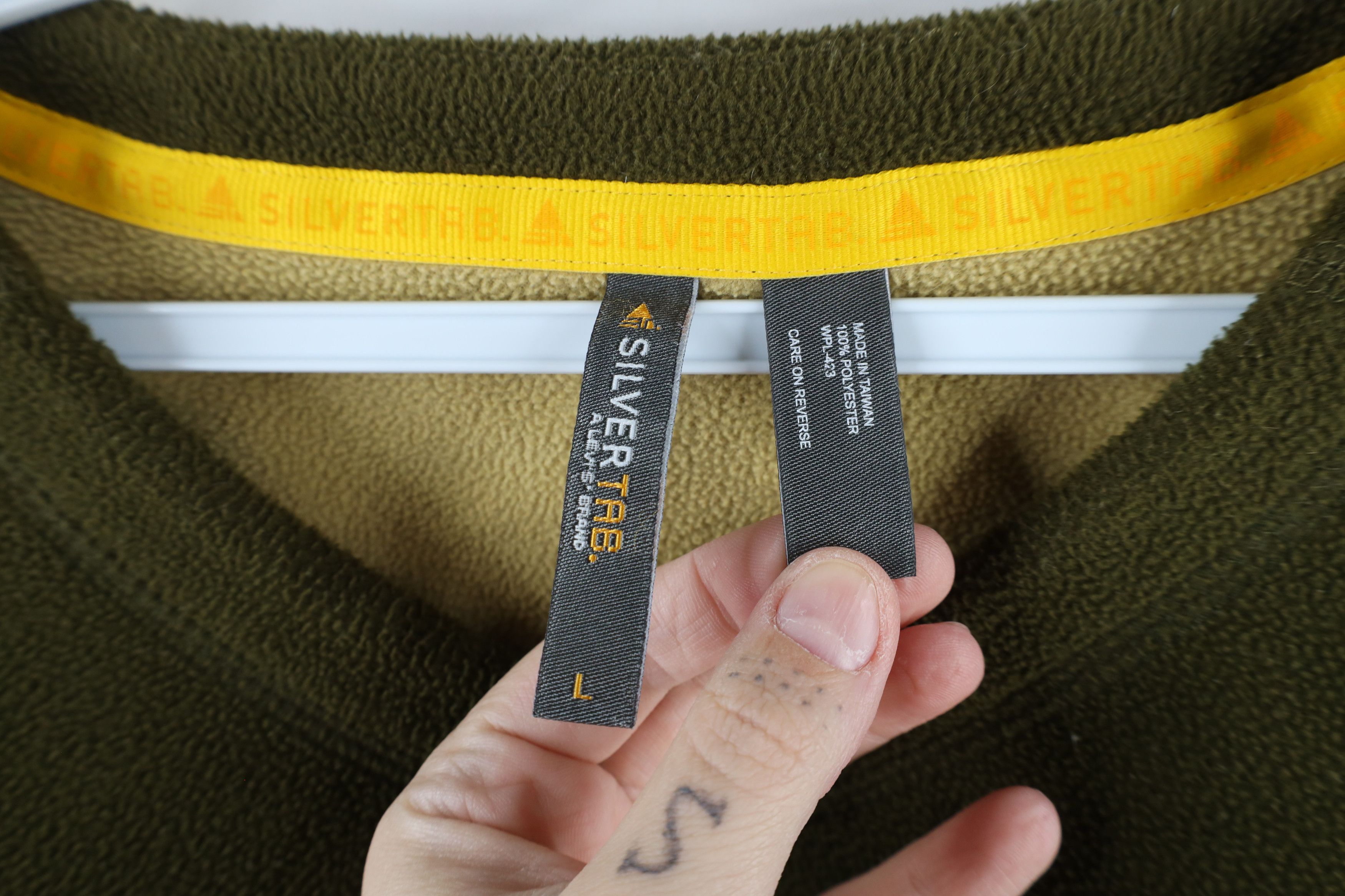 Levi's × Vintage Vintage Y2K 2002 Levis Silvertab V-Neck Sweater Olive Green Size US L / EU 52-54 / 3 - 5 Thumbnail