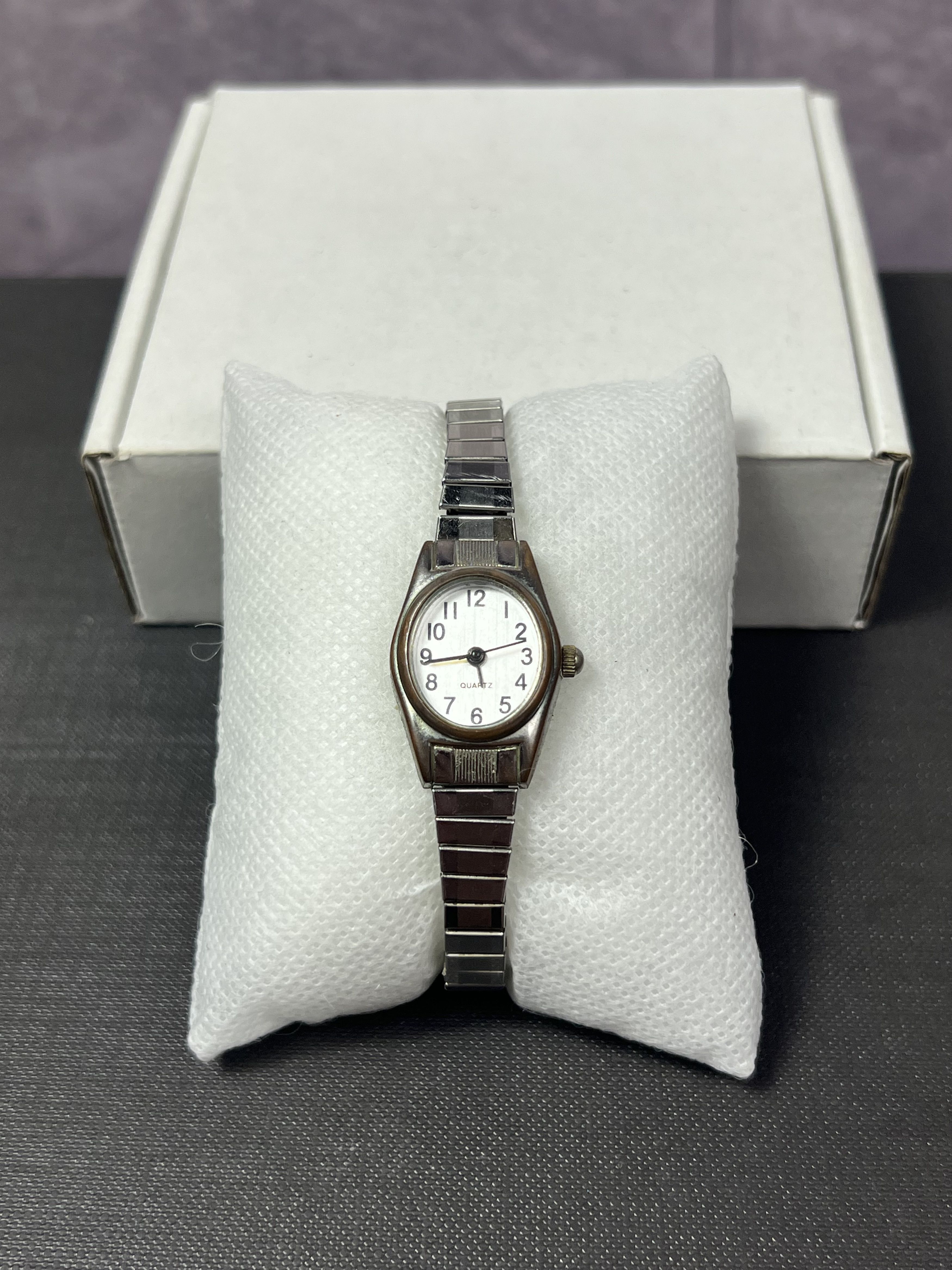 Vintage Futuristic Minimalistic Quartz Japanese Style Bracelet Watch Size ONE SIZE - 6 Thumbnail