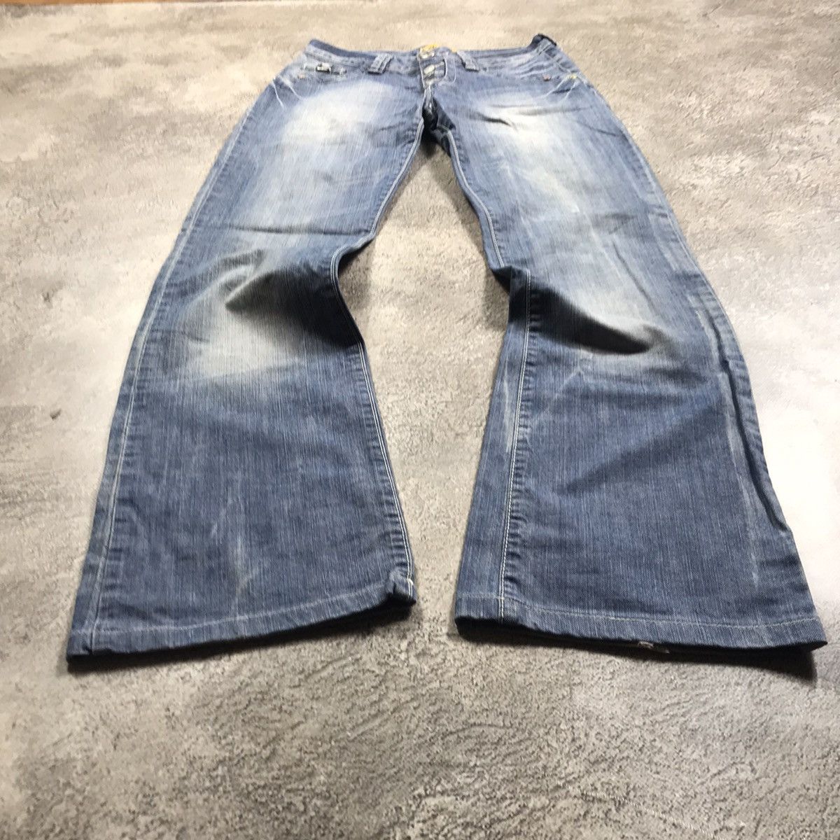 Vintage Vintage Y2K Distressed Flared Jeans Grunge Skate Graphic 29 Size 29" - 1 Thumbnail