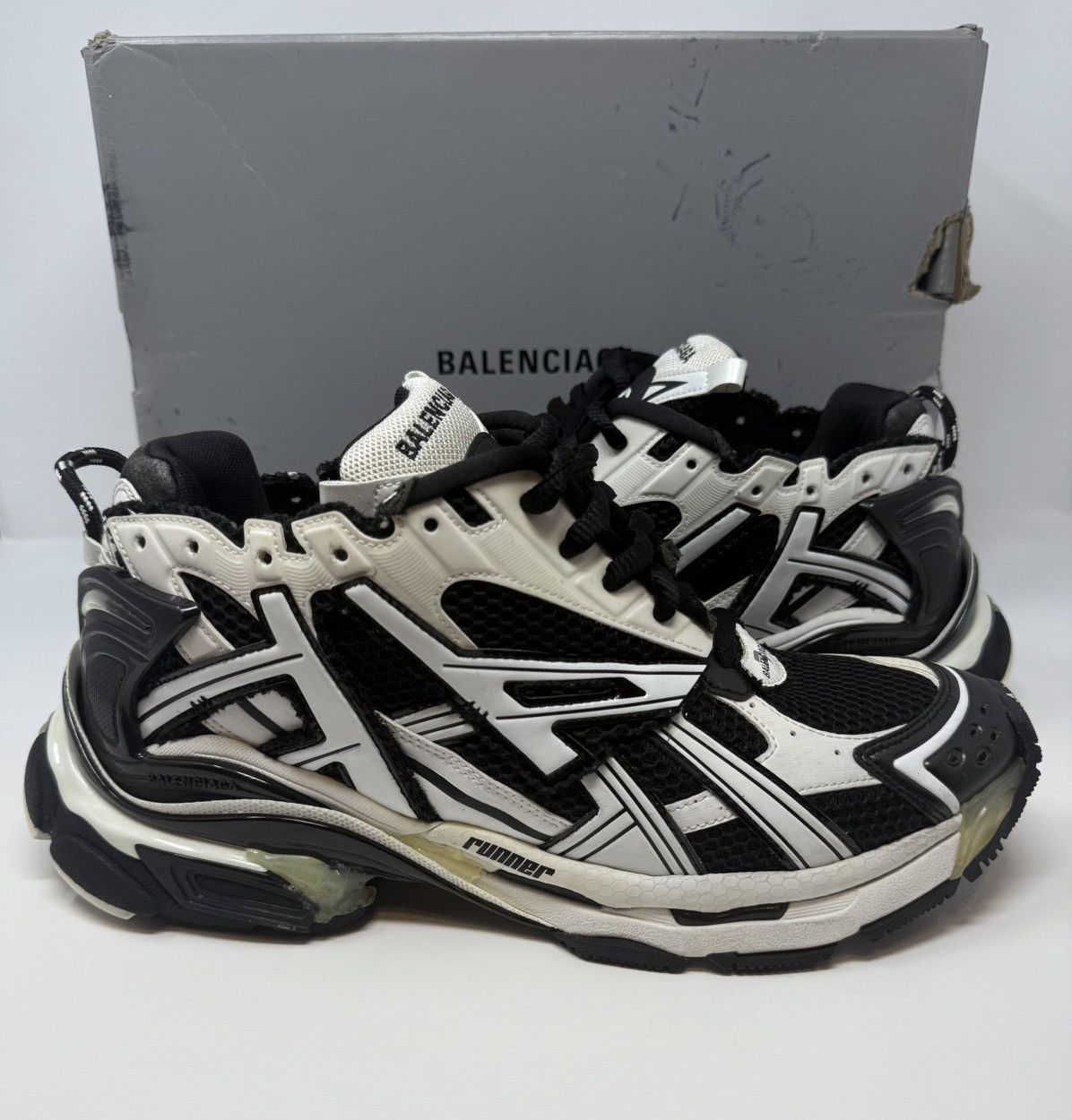 Balenciaga Balenciaga Runner Sneaker (Black/White) Size US 11 / EU 44 - 1 Thumbnail