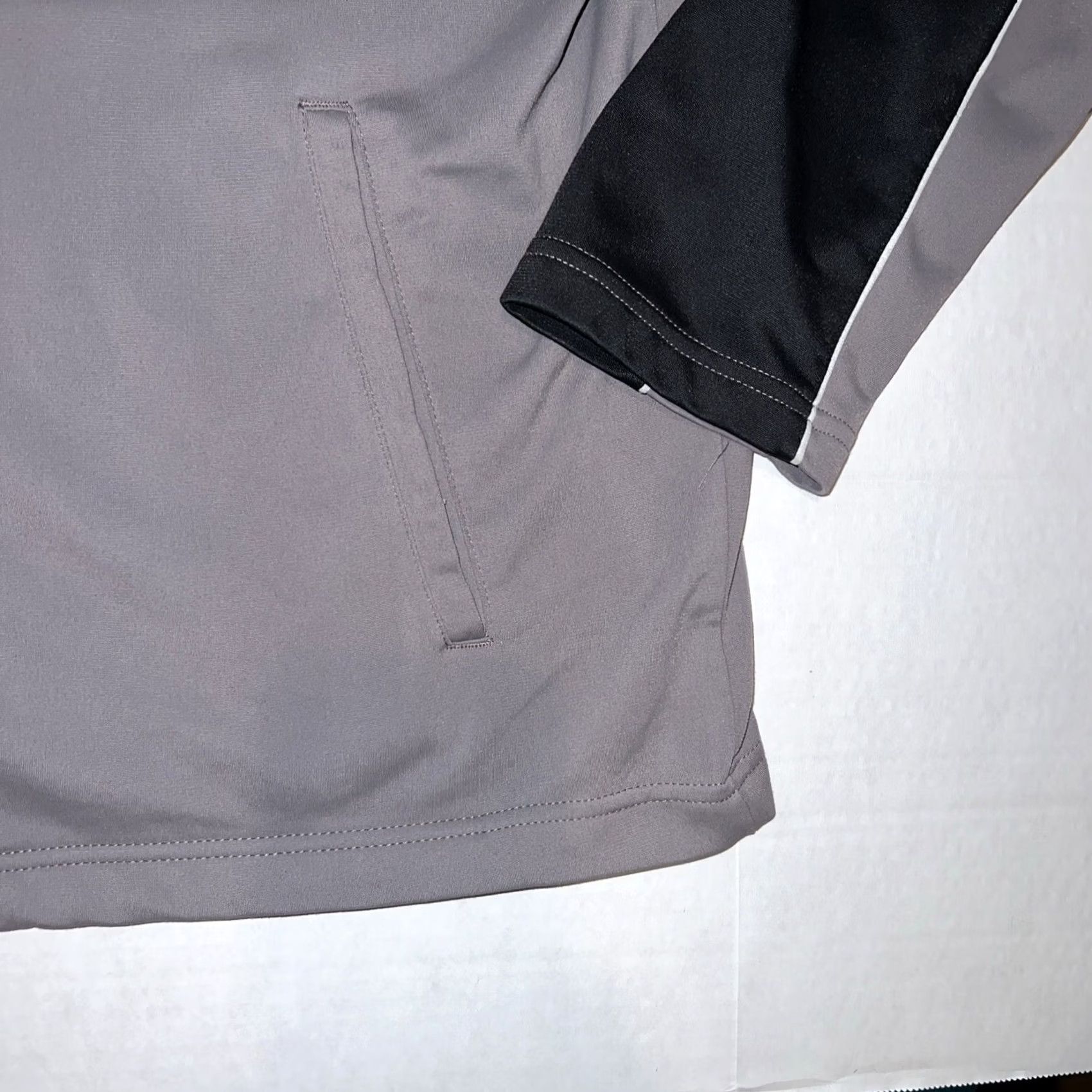 Champion VINTAGE Champion Jacket XL Gray Folded Striped Logo Zip Up Overcoat Unisex Adults Athletic Seasonal Outdoor Sports Fall Spring Summer Winter Jacket Size US XL / EU 56 / 4 - 6 Thumbnail