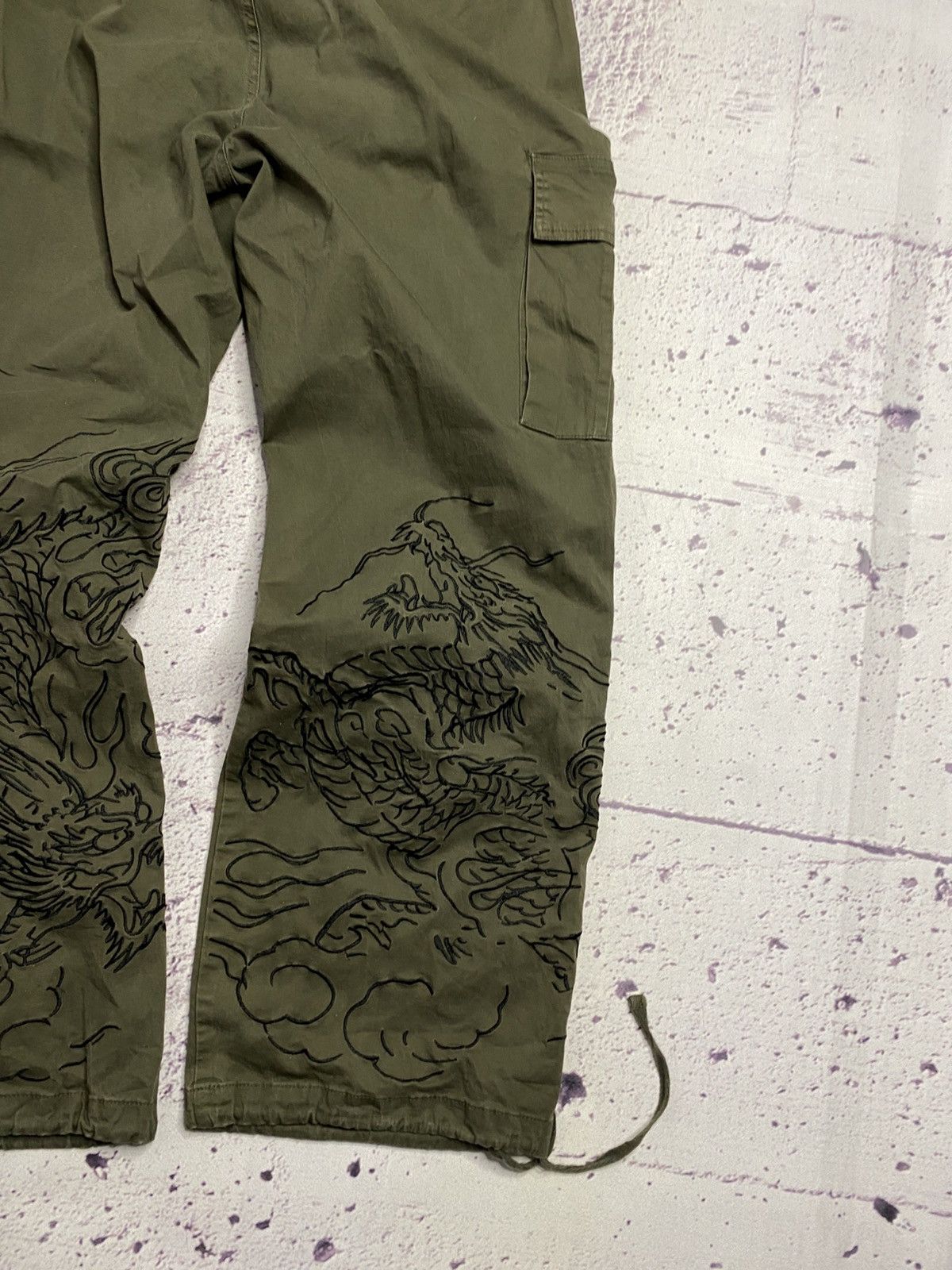 Ed Hardy Ed Hardy X Urban Outfitters Japanese Cargo Dragon Pants Size US 30 / EU 46 - 16 Thumbnail