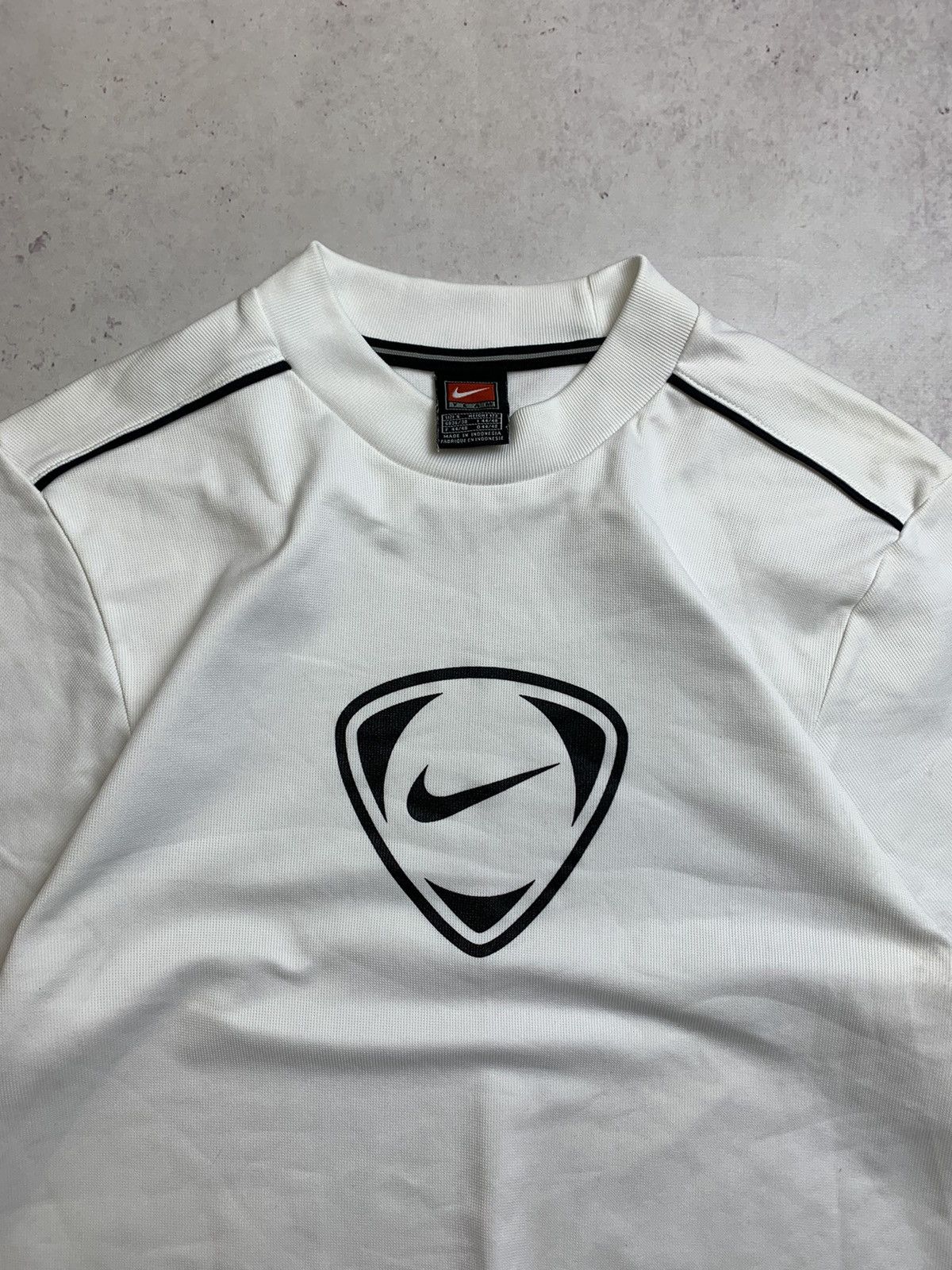 Nike Vintage Nike TN Style T-shirt S Y2K Size US S / EU 44-46 / 1 - 3 Thumbnail