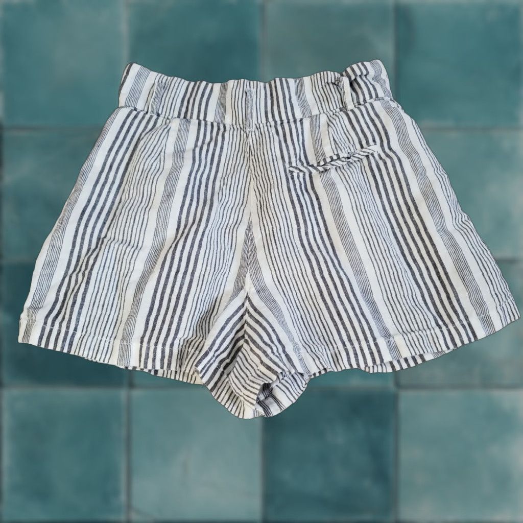 Vintage C&C California Shorts Gray White Stripe 100% Linen High Waisted Pockets Size 8 Size 30" / US 8 / IT 44 - 1 Thumbnail