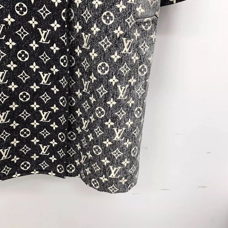 Louis Vuitton Louis Vuitton 23 black logo full print cotton lapel long s Size XS / US 0-2 / IT 36-38 - 5 Thumbnail