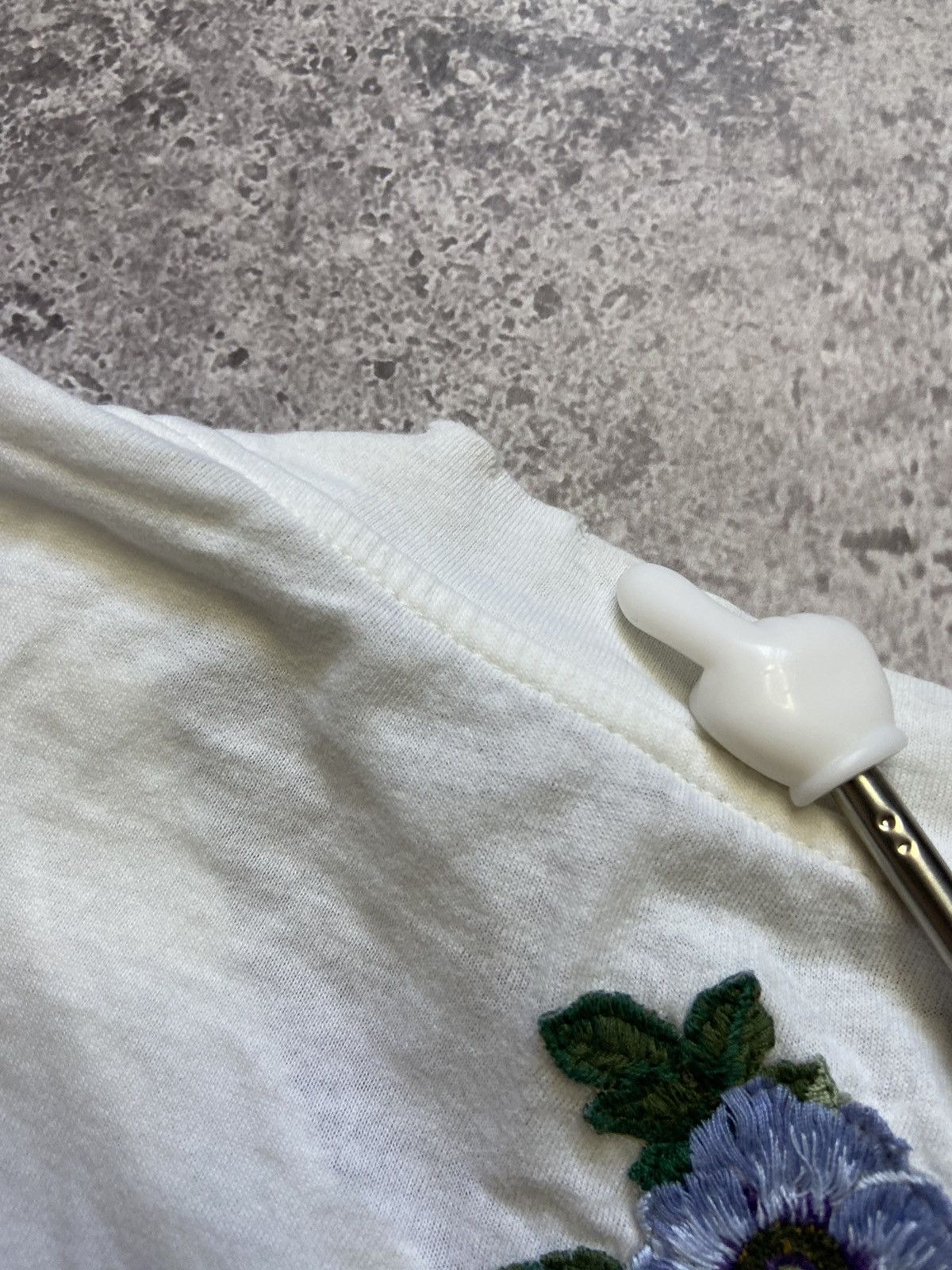Gucci Gucci Distressed Flower Logo Tee Size US M / EU 48-50 / 2 - 18 Thumbnail
