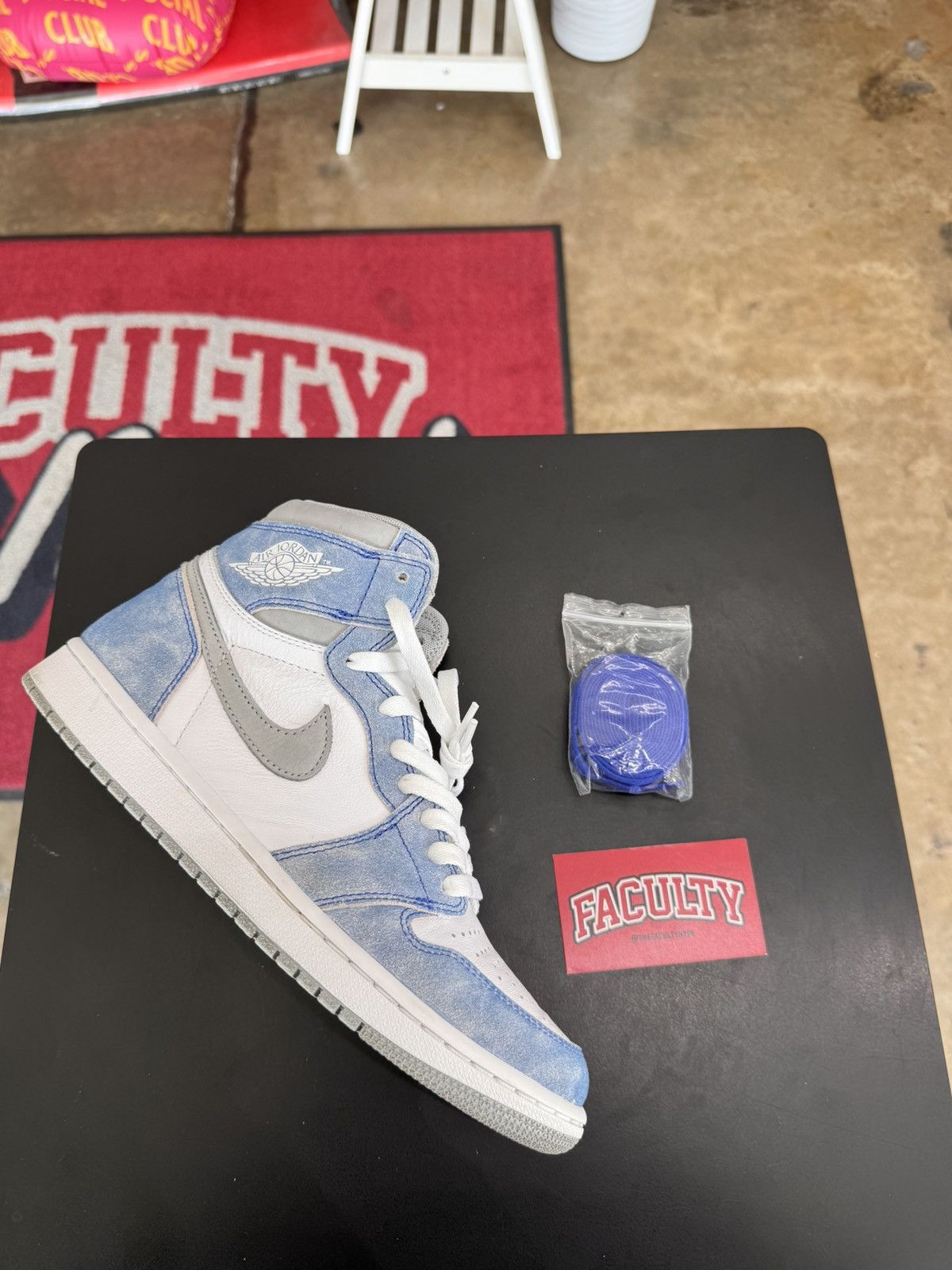 Air Jordan 1 Hyper Royal Smoke Grey Size 9 (2021)