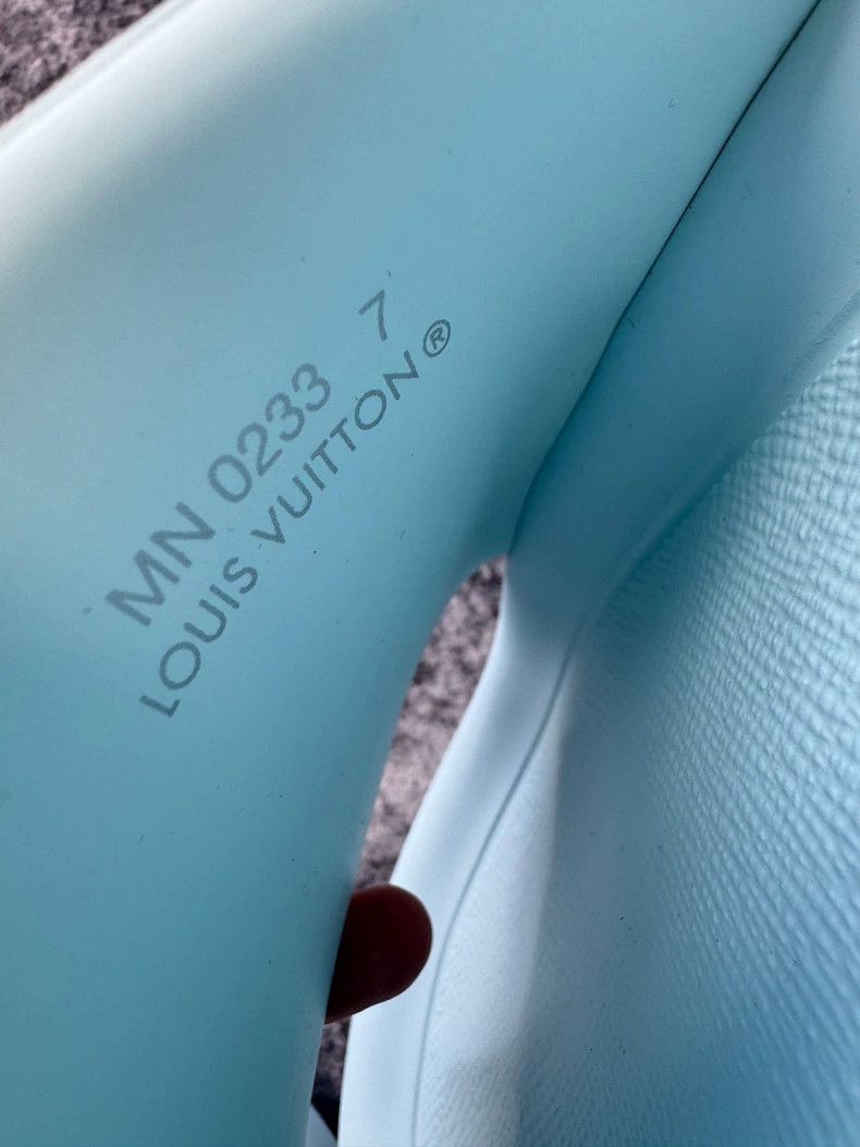 Louis Vuitton Louis Vuitton Baby Blue Embossed Slipper Size US 8 / EU 41 - 5 Thumbnail