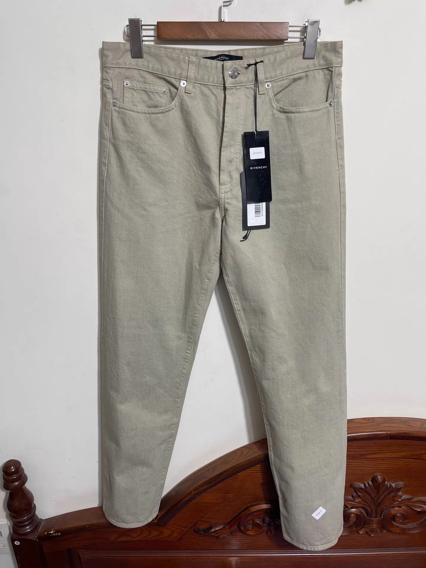 Givenchy Givenchy High-Waisted Slim Khaki Jeans 32 New with Tags Size US 32 / EU 48 - 1 Thumbnail