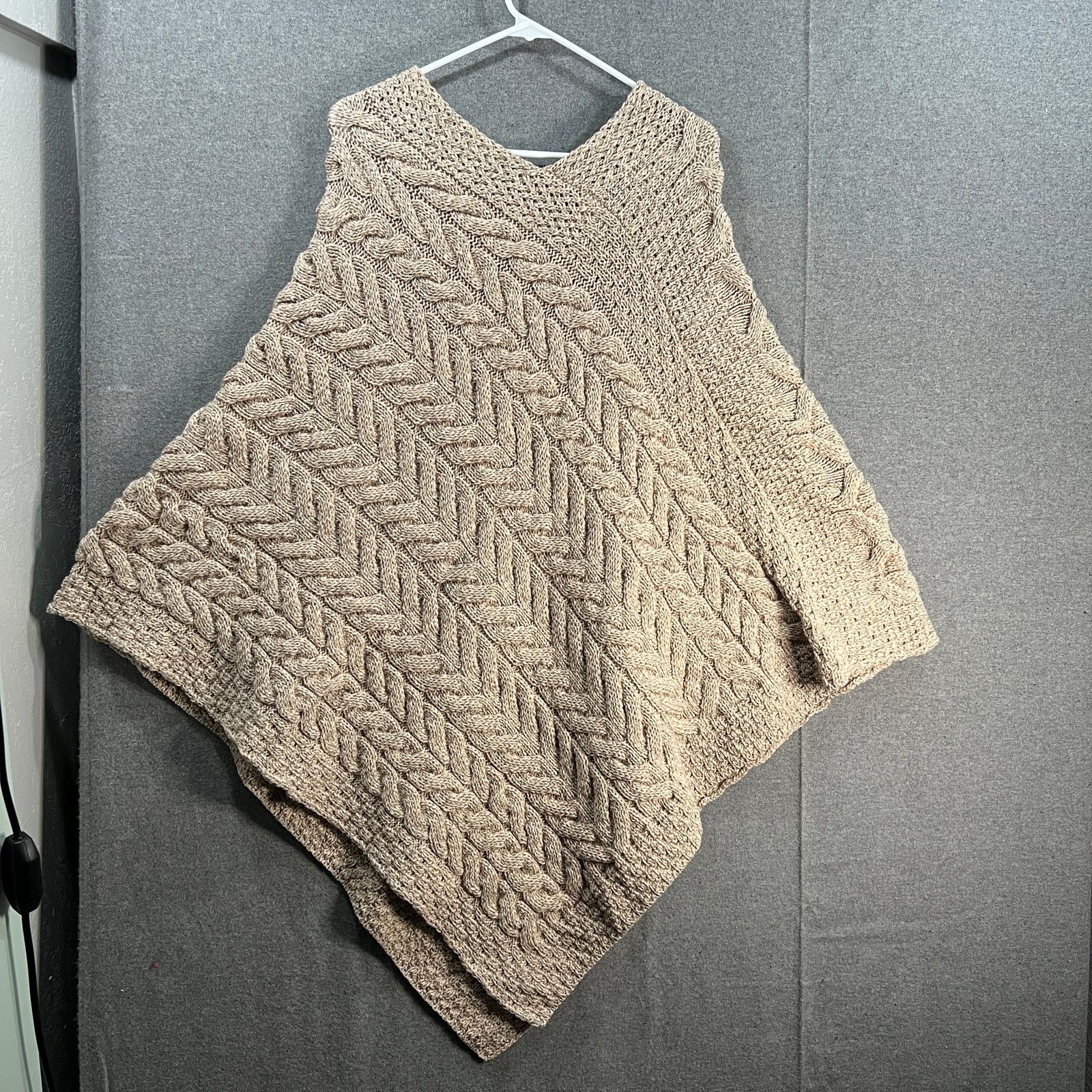 Aran Crafts Kilronan Merino Wool V-Neck Pancho Size M / US 6-8 / IT 42-44 - 2 Thumbnail
