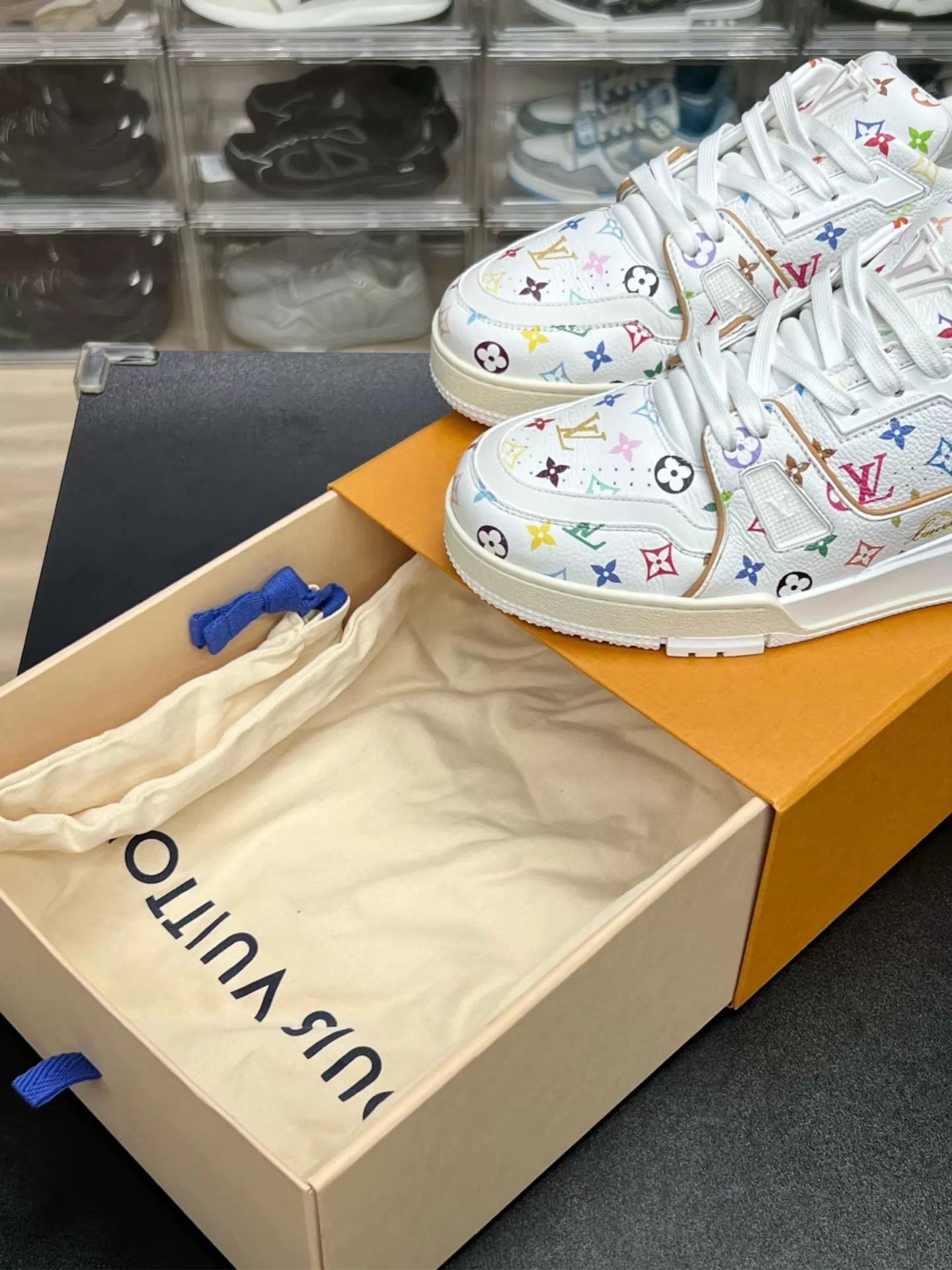 Louis Vuitton LV Trainer x TM White 38.5 Near New Rare Vtg Box & Accs Size US 8 / IT 38 - 9 Thumbnail