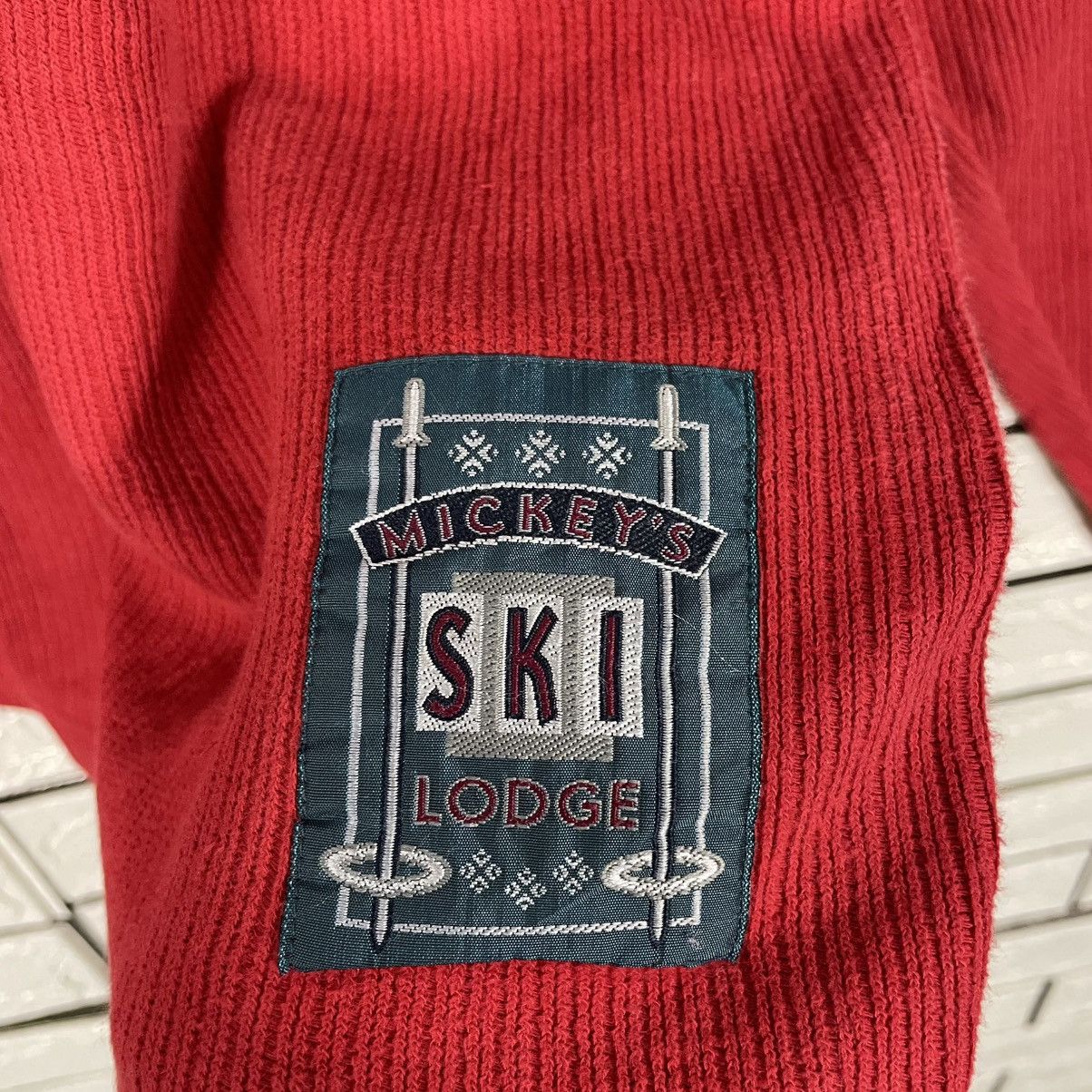 Disney Vintage The Disney Store Mickey Ski Lodge Sweatshirt Size US S / EU 44-46 / 1 - 11 Thumbnail