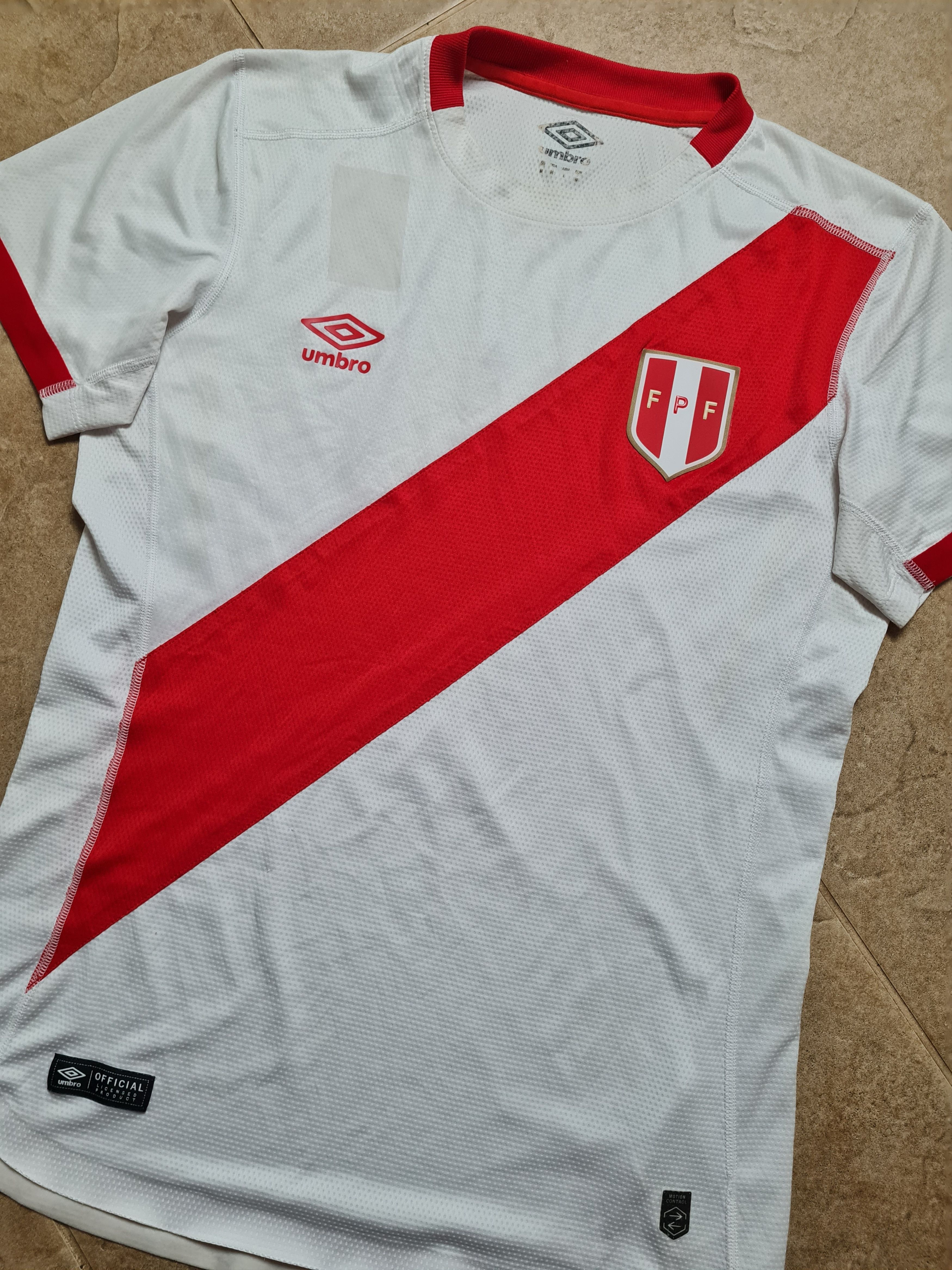 Umbro Football Shirt Peru Home Soccer Jersey 2015-2016 Umbro Size US M / EU 48-50 / 2 - 23 Thumbnail